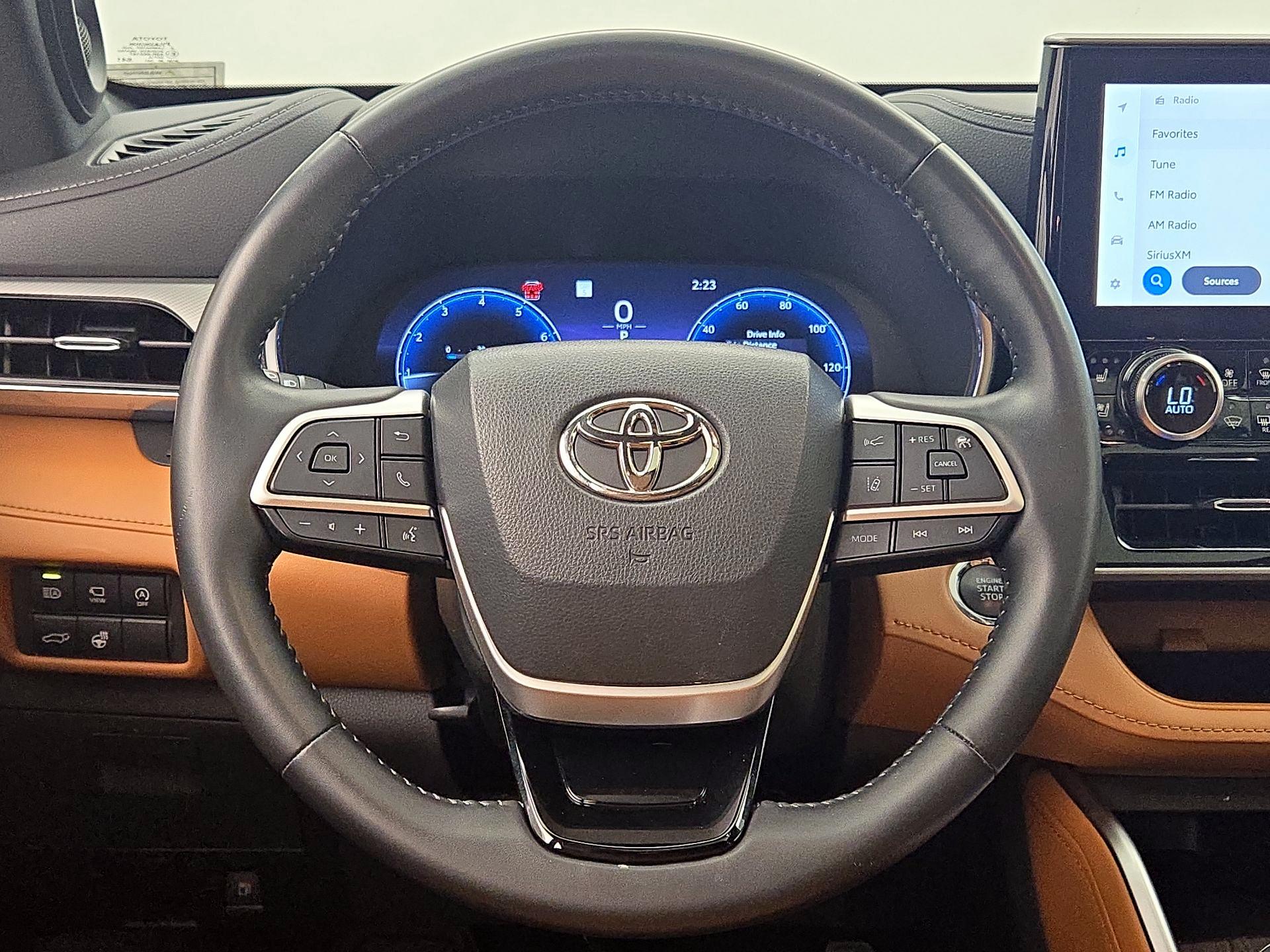 Thumbnail: 2023 Toyota Highlander - 10