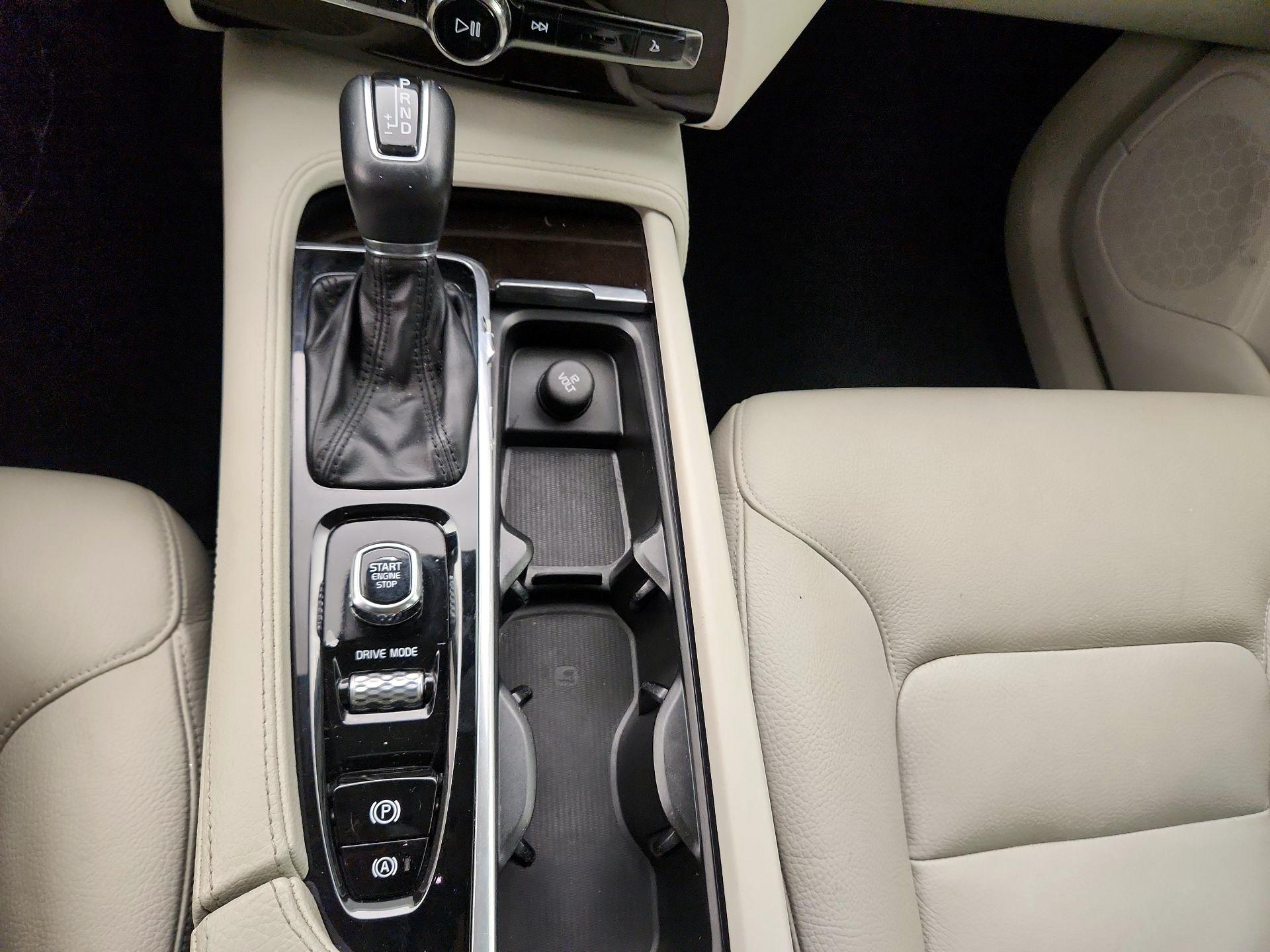 Thumbnail: 2019 Volvo XC90 - 17