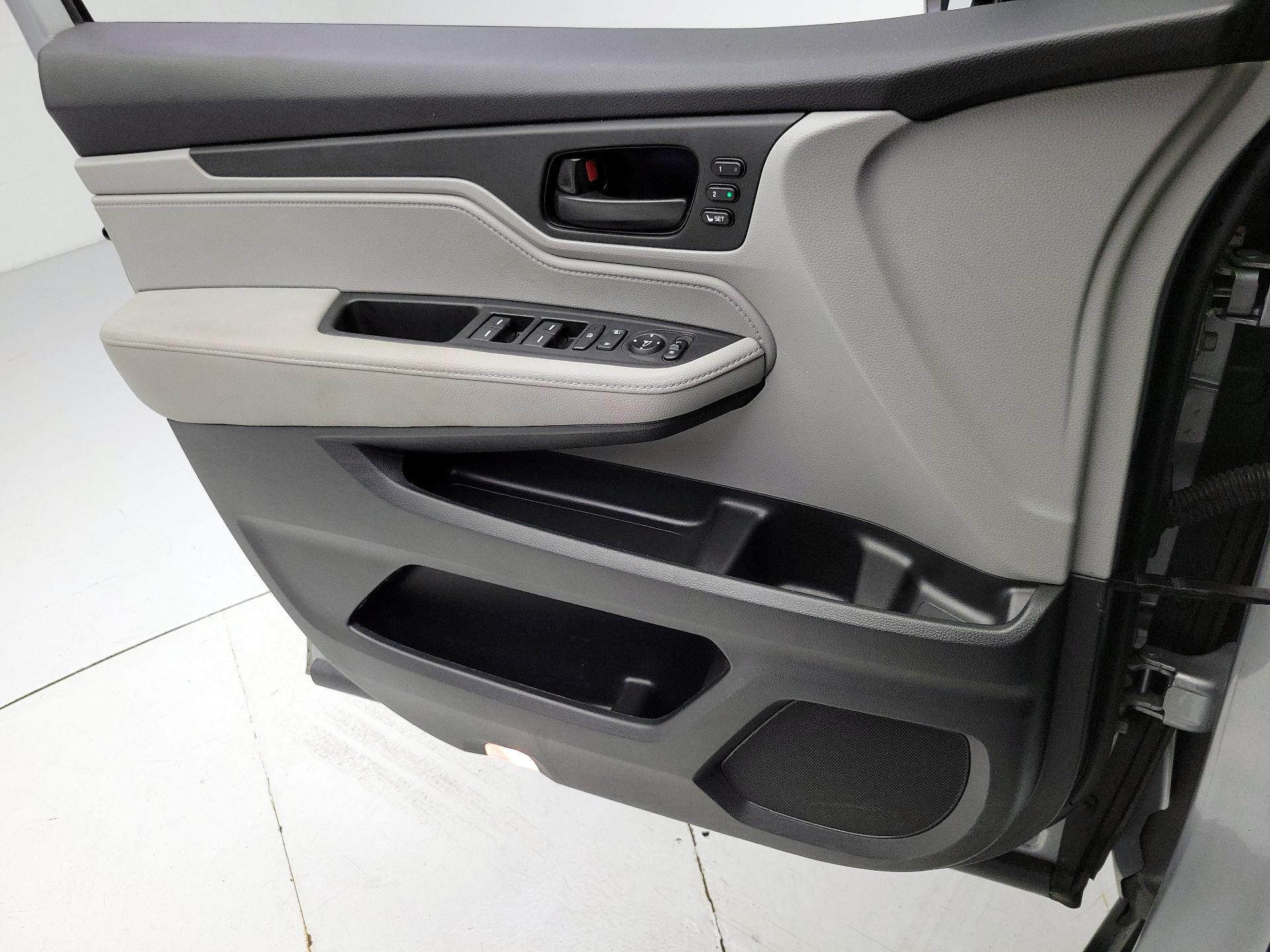 Thumbnail: 2021 Honda Odyssey - 12