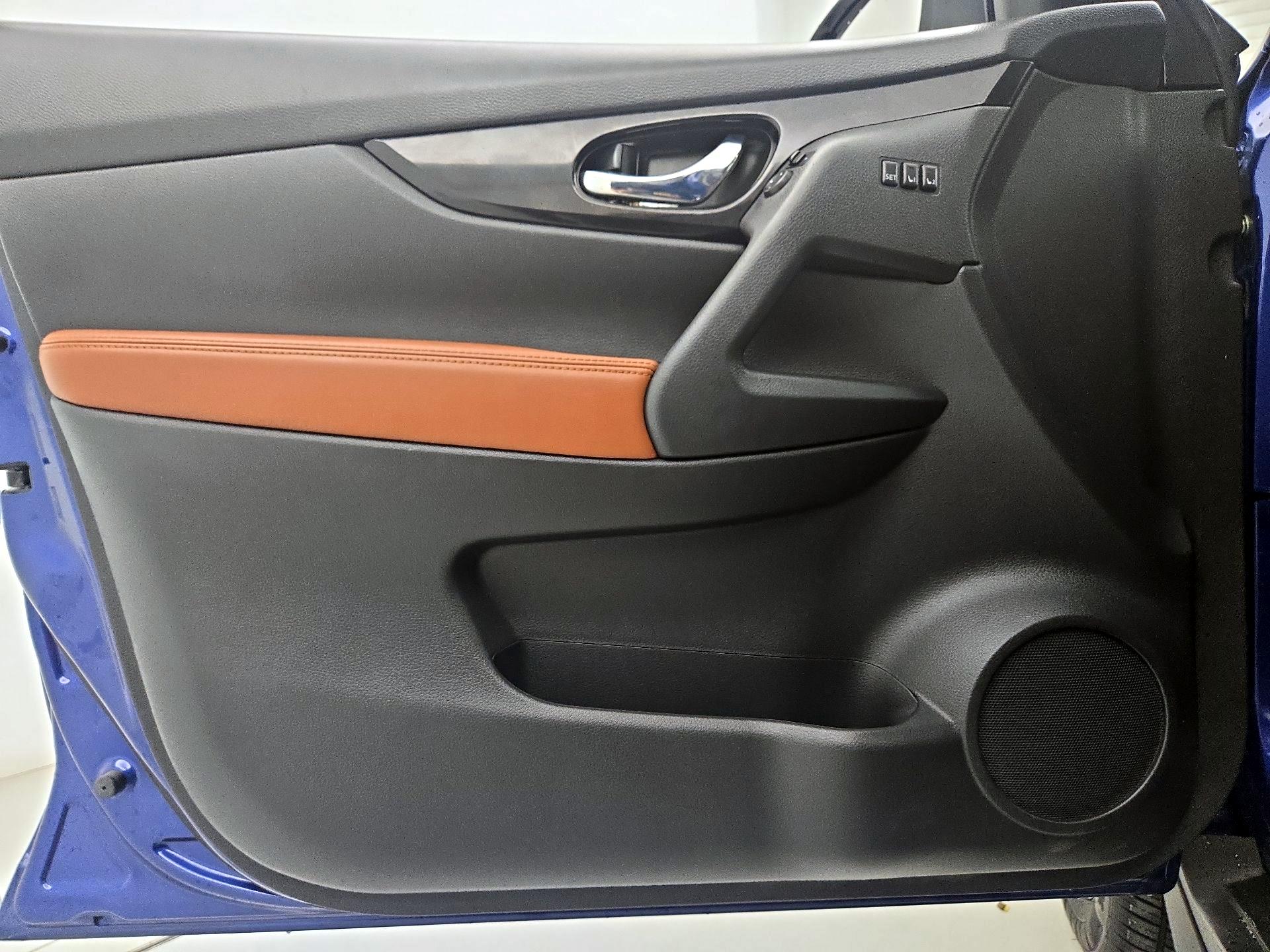Thumbnail: 2018 Nissan Rogue - 12
