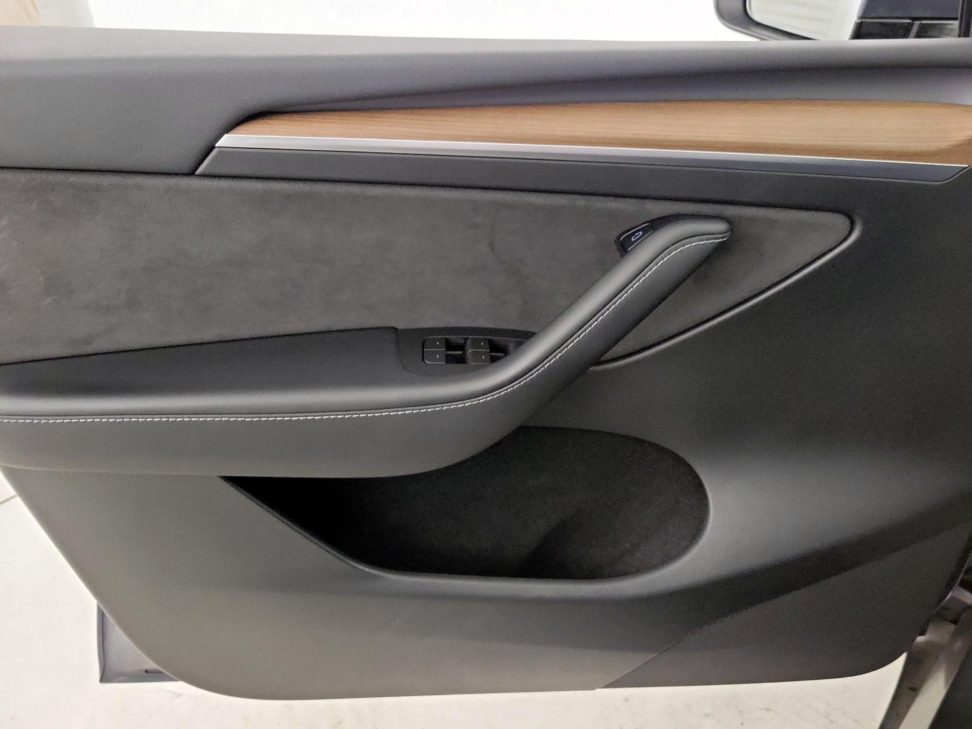 Thumbnail: 2023 Tesla Model Y - 12