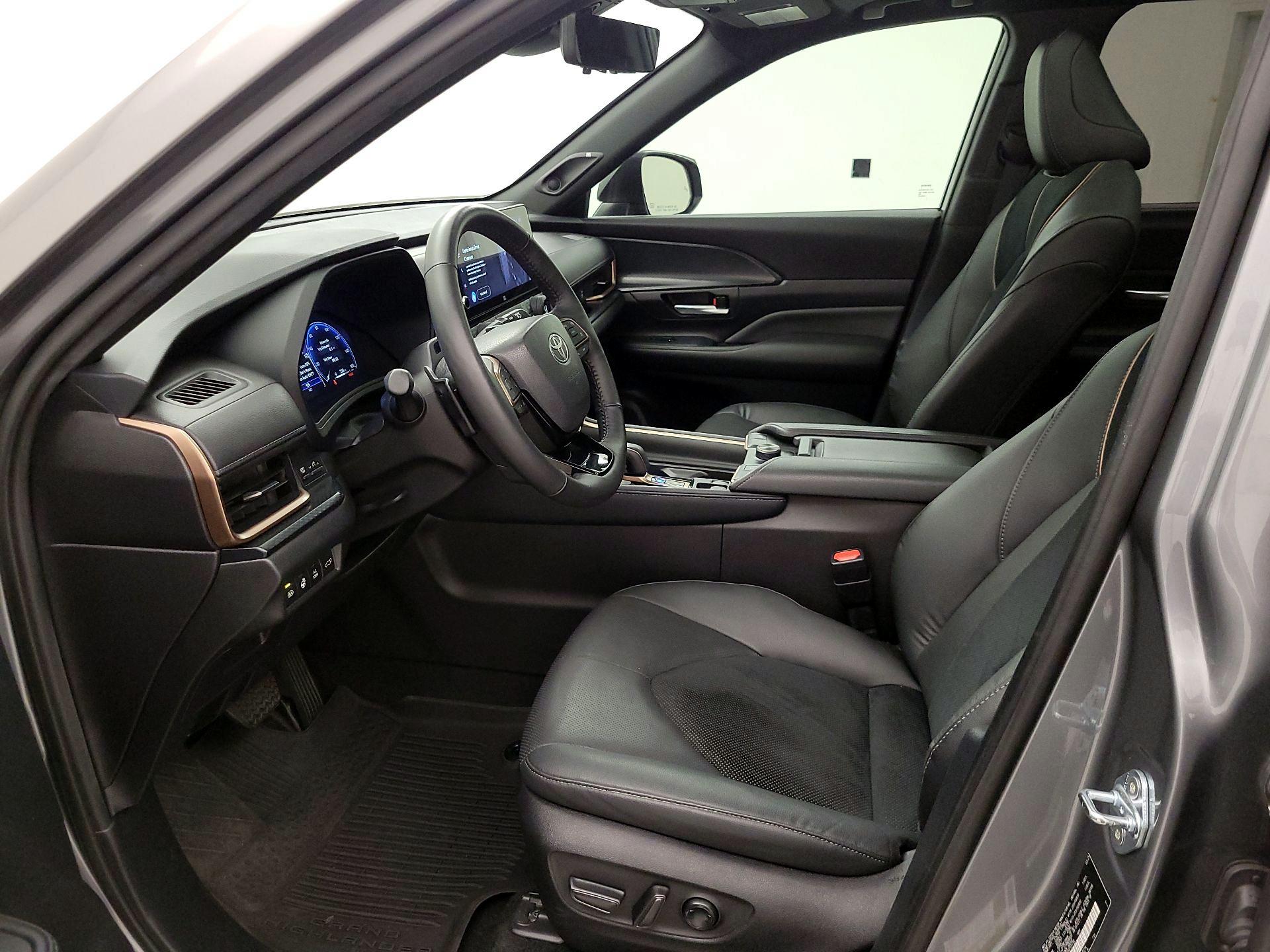 Thumbnail: 2025 Toyota Highlander - 11