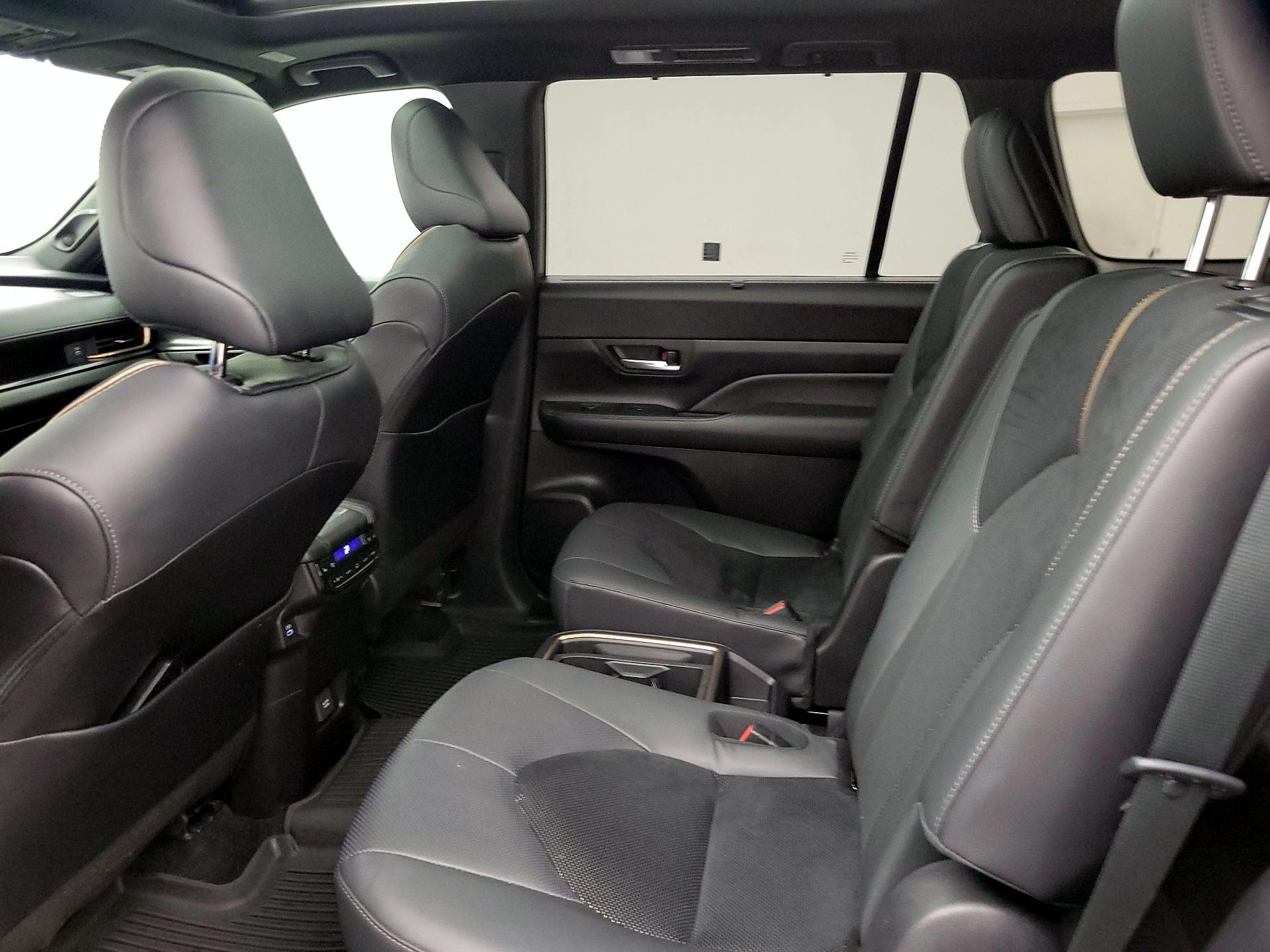 Thumbnail: 2025 Toyota Highlander - 20