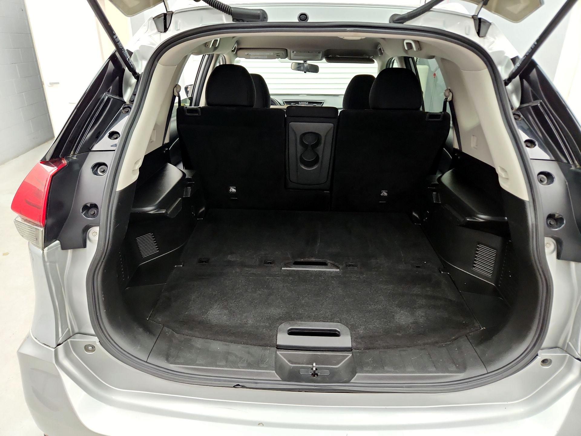 Thumbnail: 2017 Nissan Rogue - 20