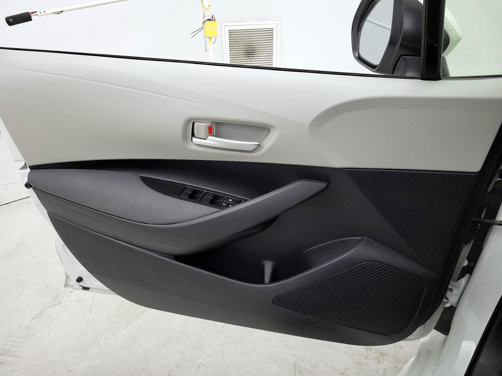 2020 Toyota Corolla LE - Photo 13