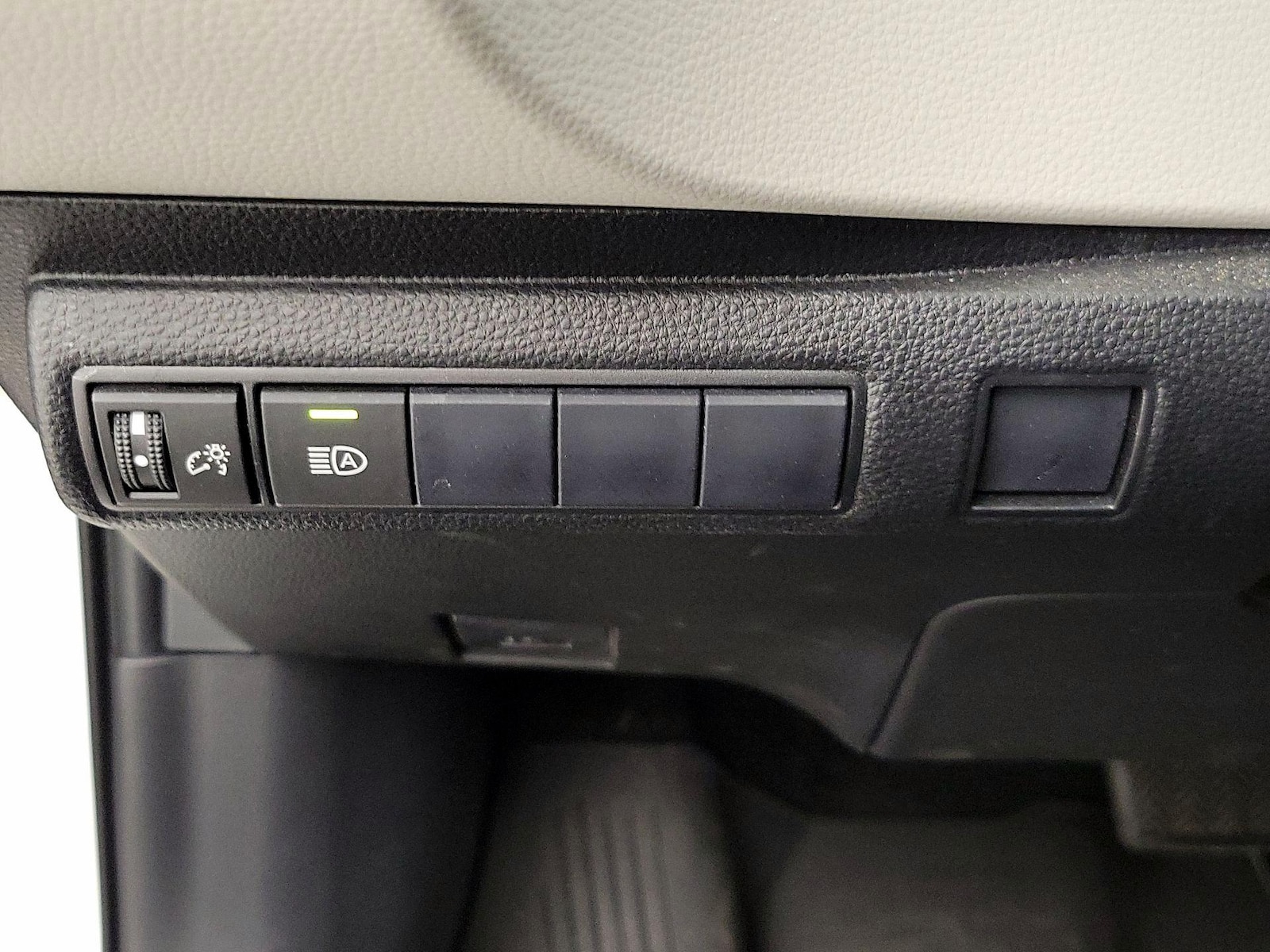 2020 Toyota Corolla LE - Photo 14