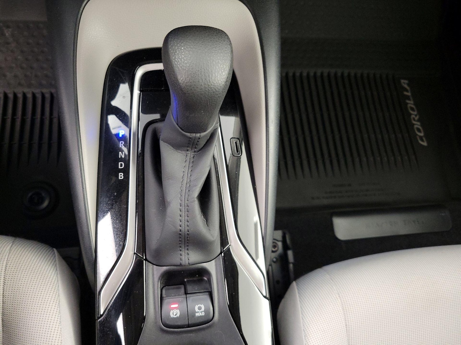 2020 Toyota Corolla LE - Photo 18