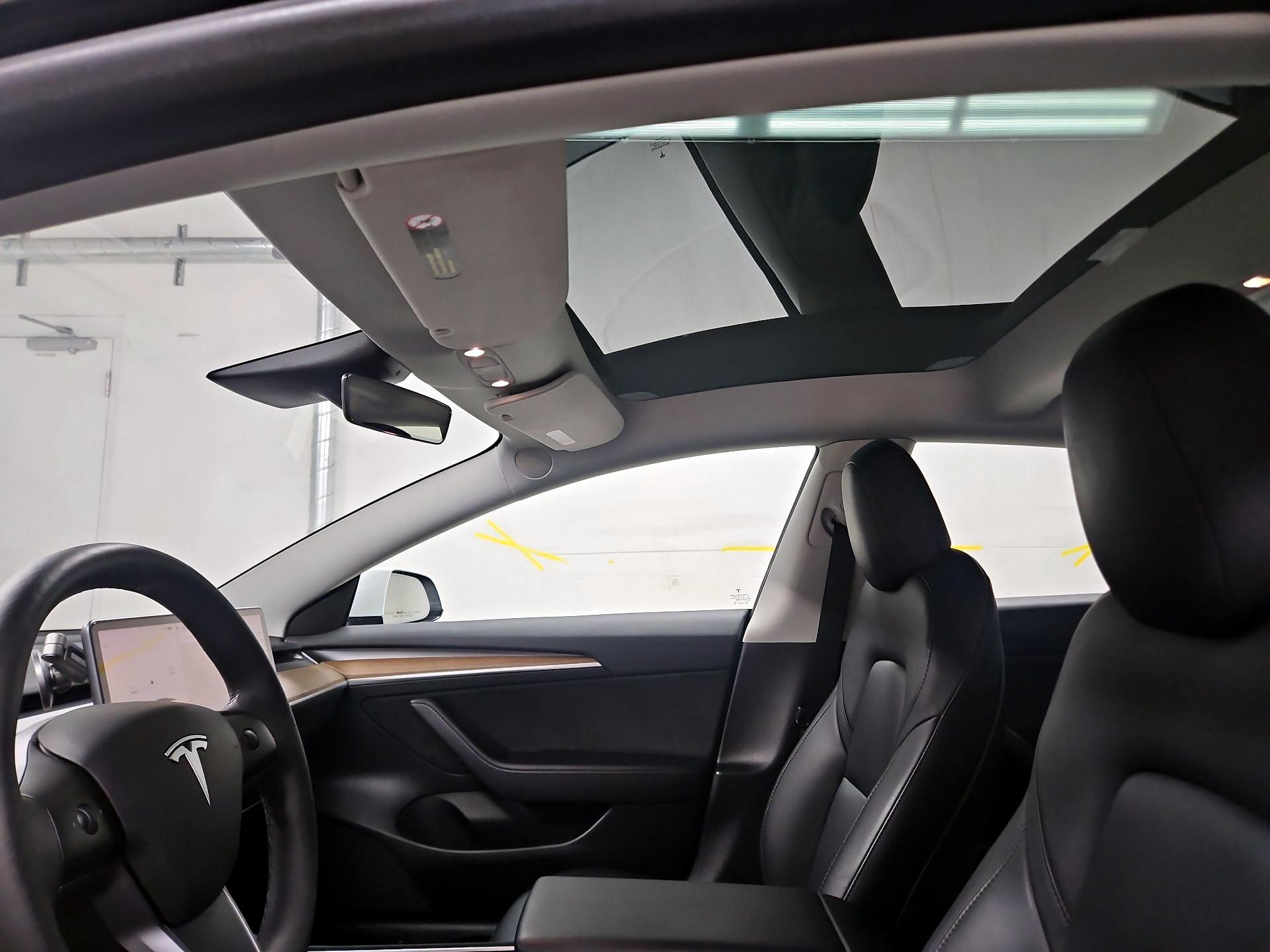 Thumbnail: 2023 Tesla Model 3 - 19