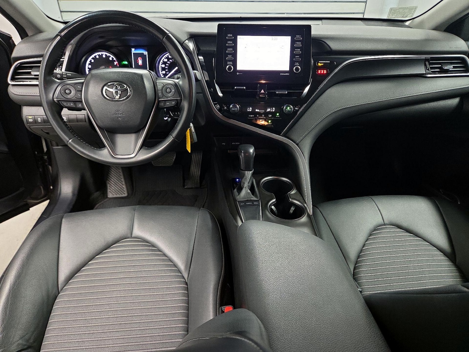 2024 Toyota Camry SE - Photo 10