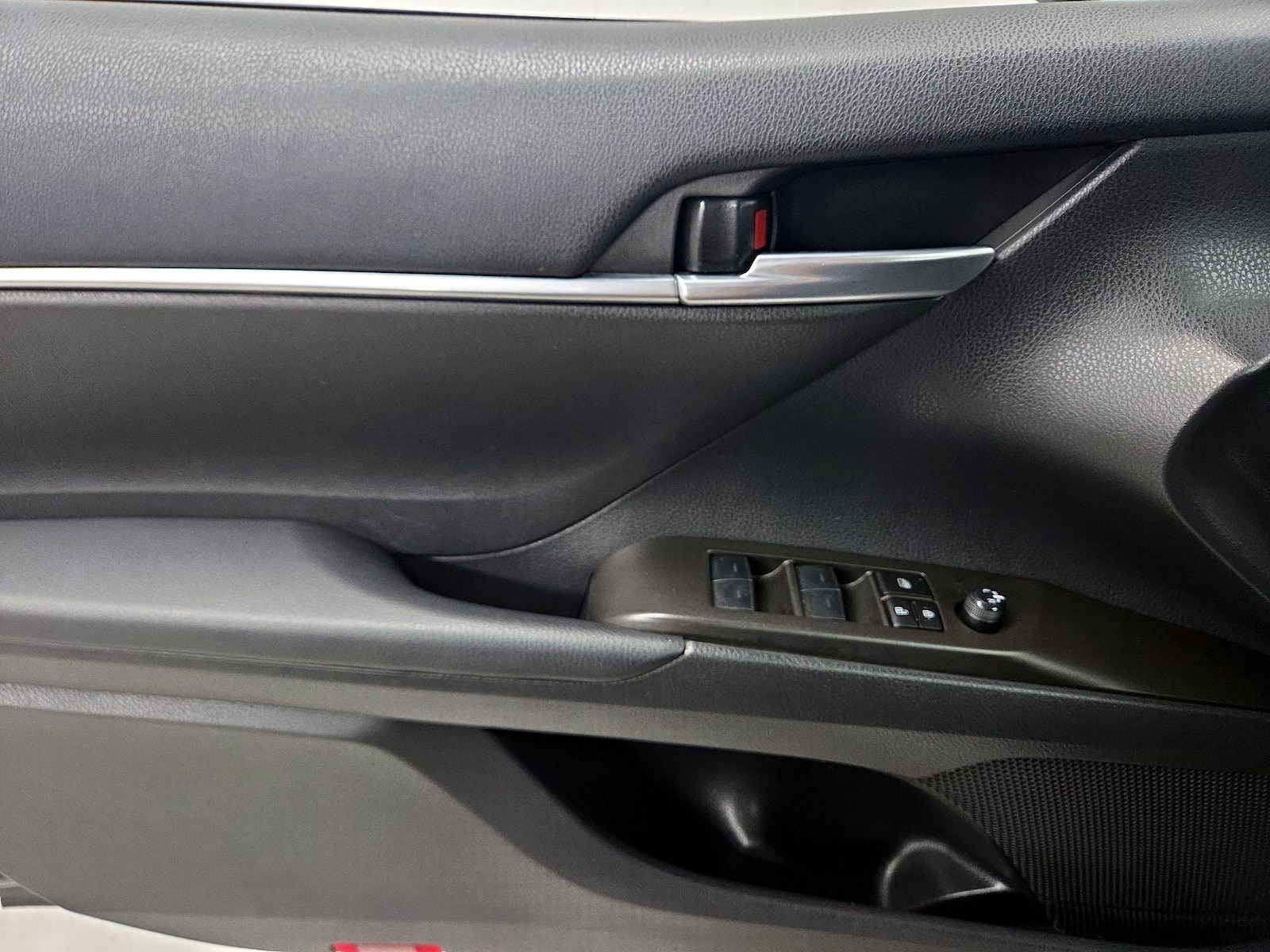 2024 Toyota Camry SE - Photo 13