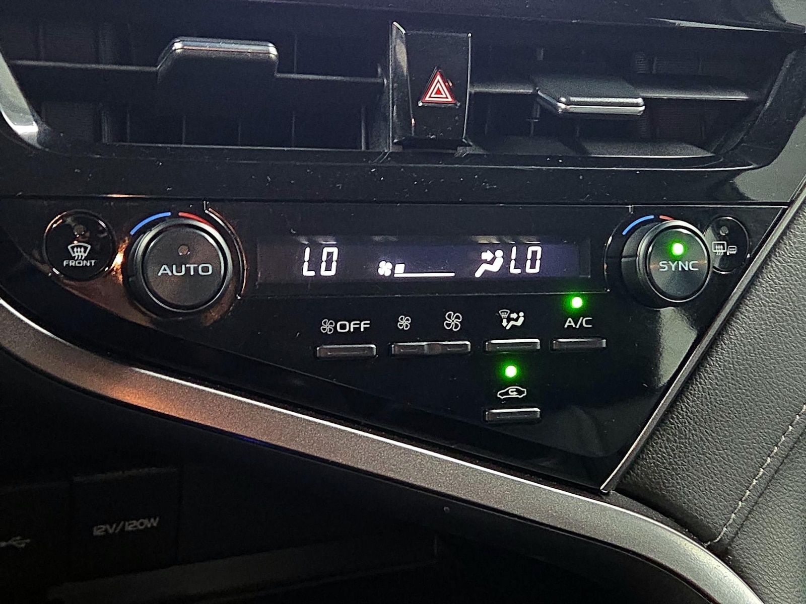 2024 Toyota Camry SE - Photo 17