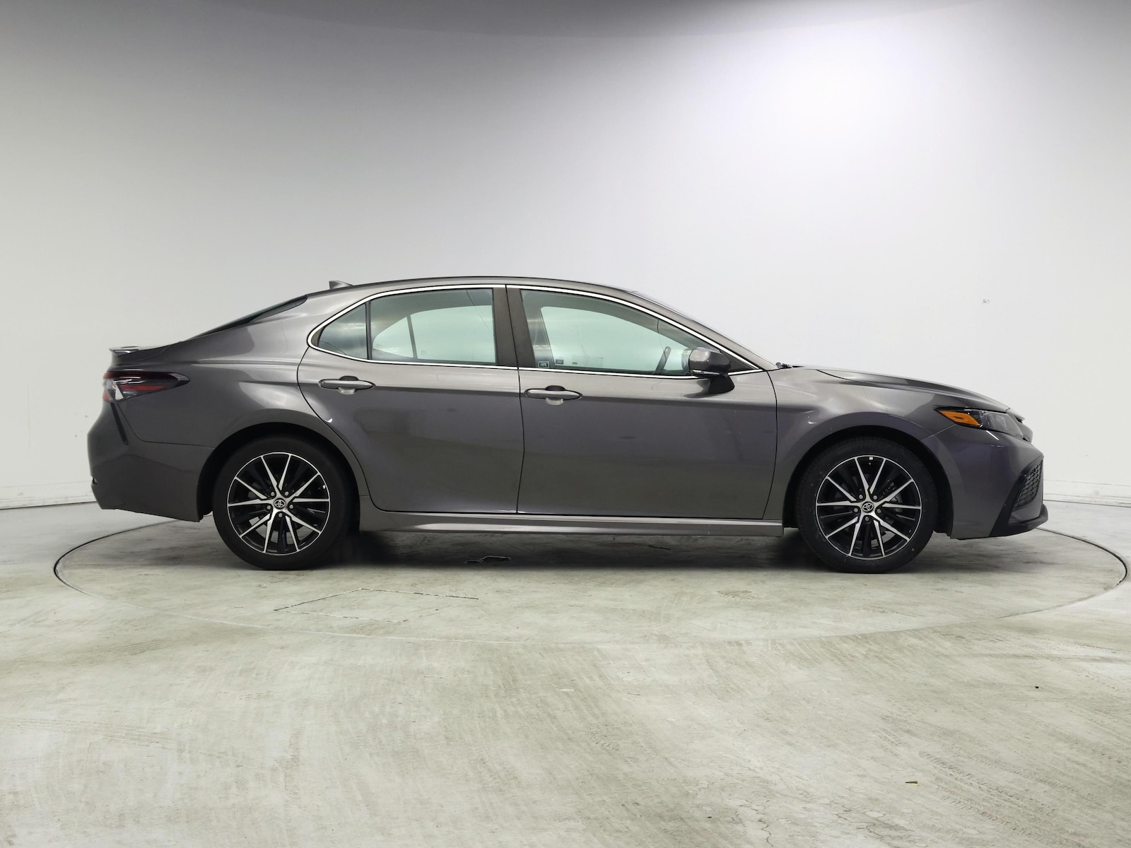 2024 Toyota Camry SE - Photo 8