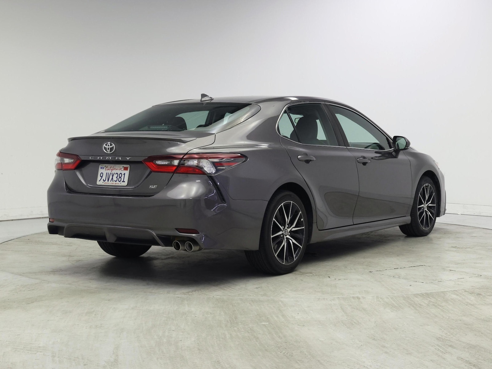 2024 Toyota Camry SE - Photo 9