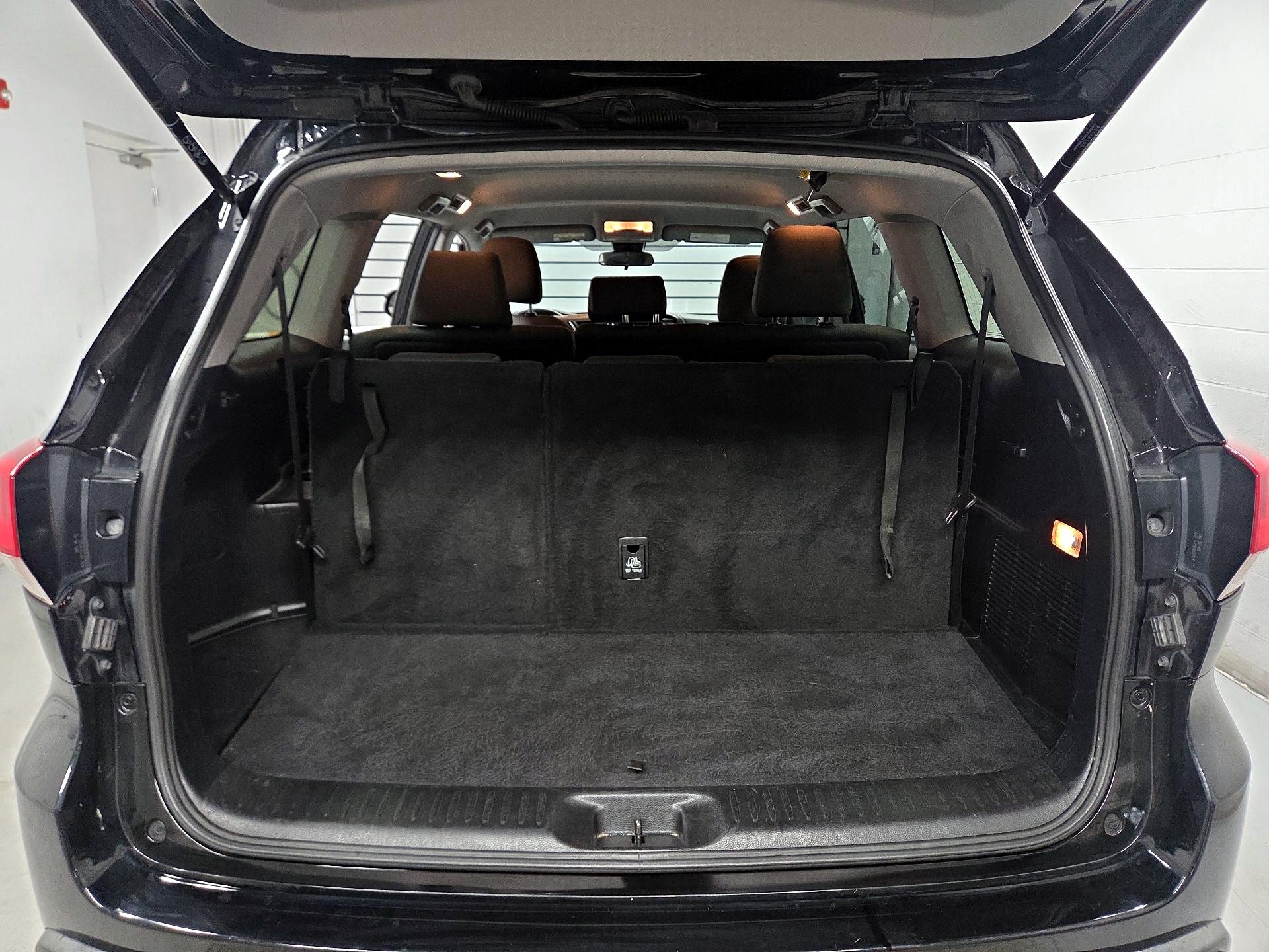 Thumbnail: 2019 Toyota Highlander - 17
