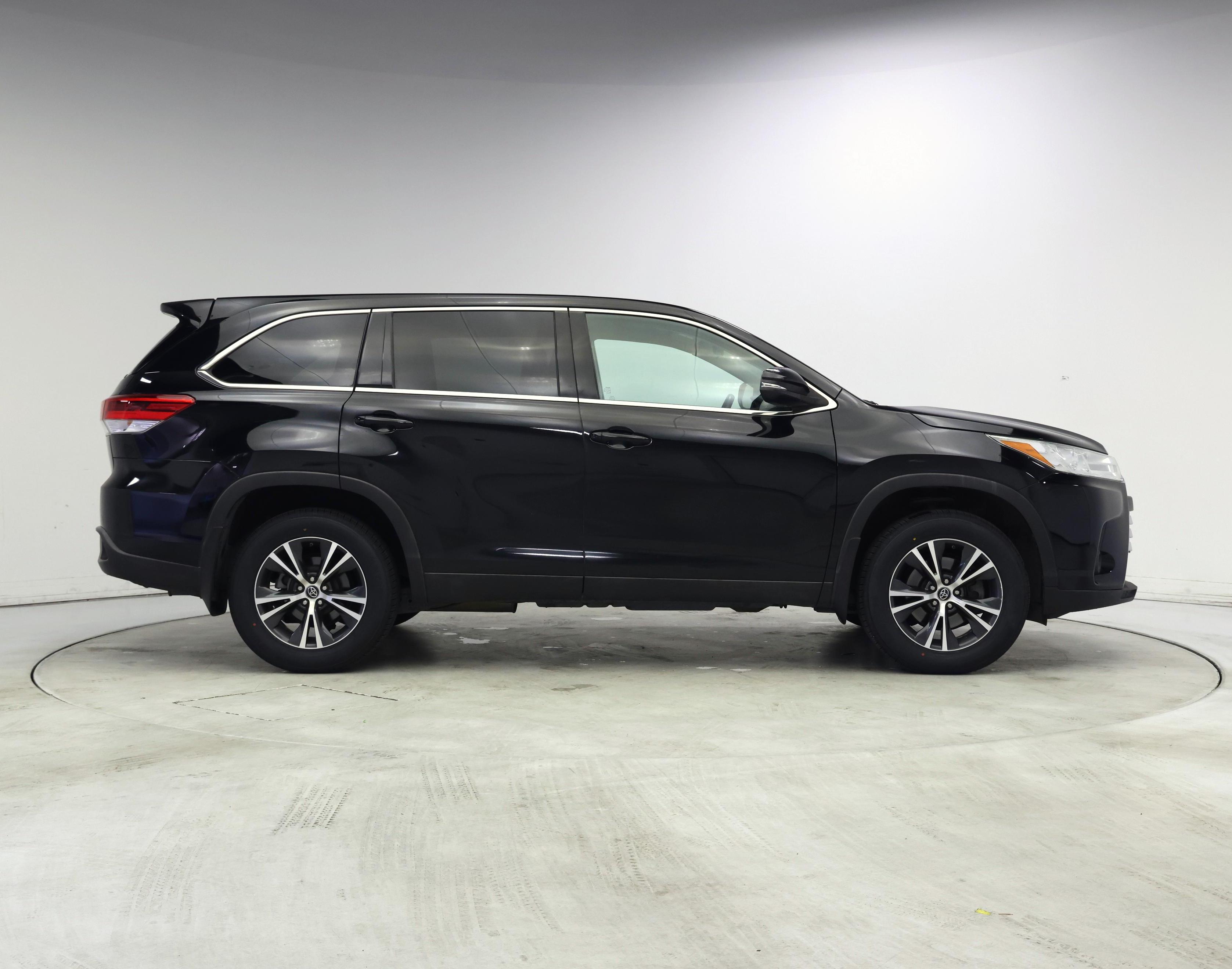Thumbnail: 2019 Toyota Highlander - 7