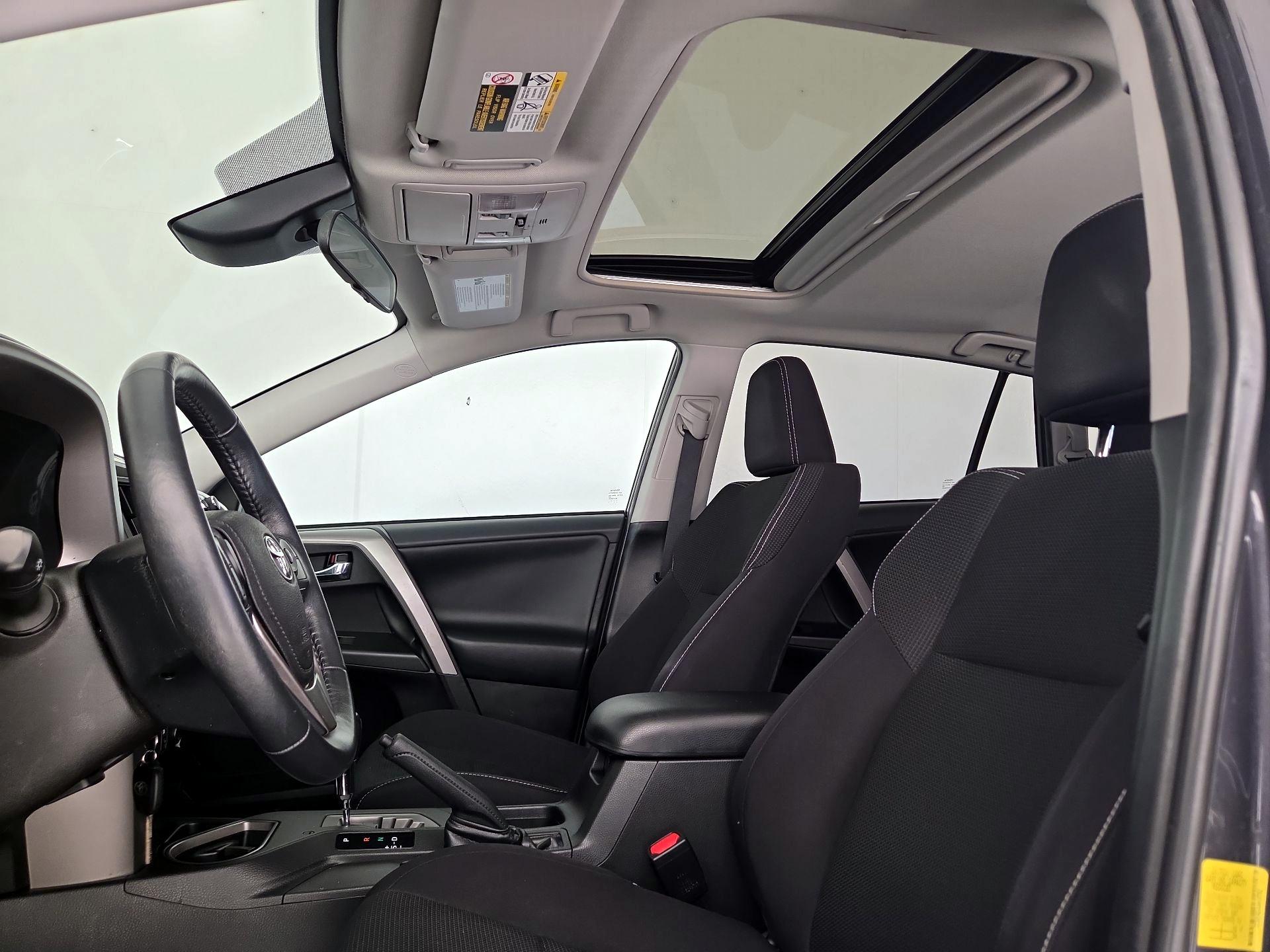 Thumbnail: 2018 Toyota RAV4 - 19
