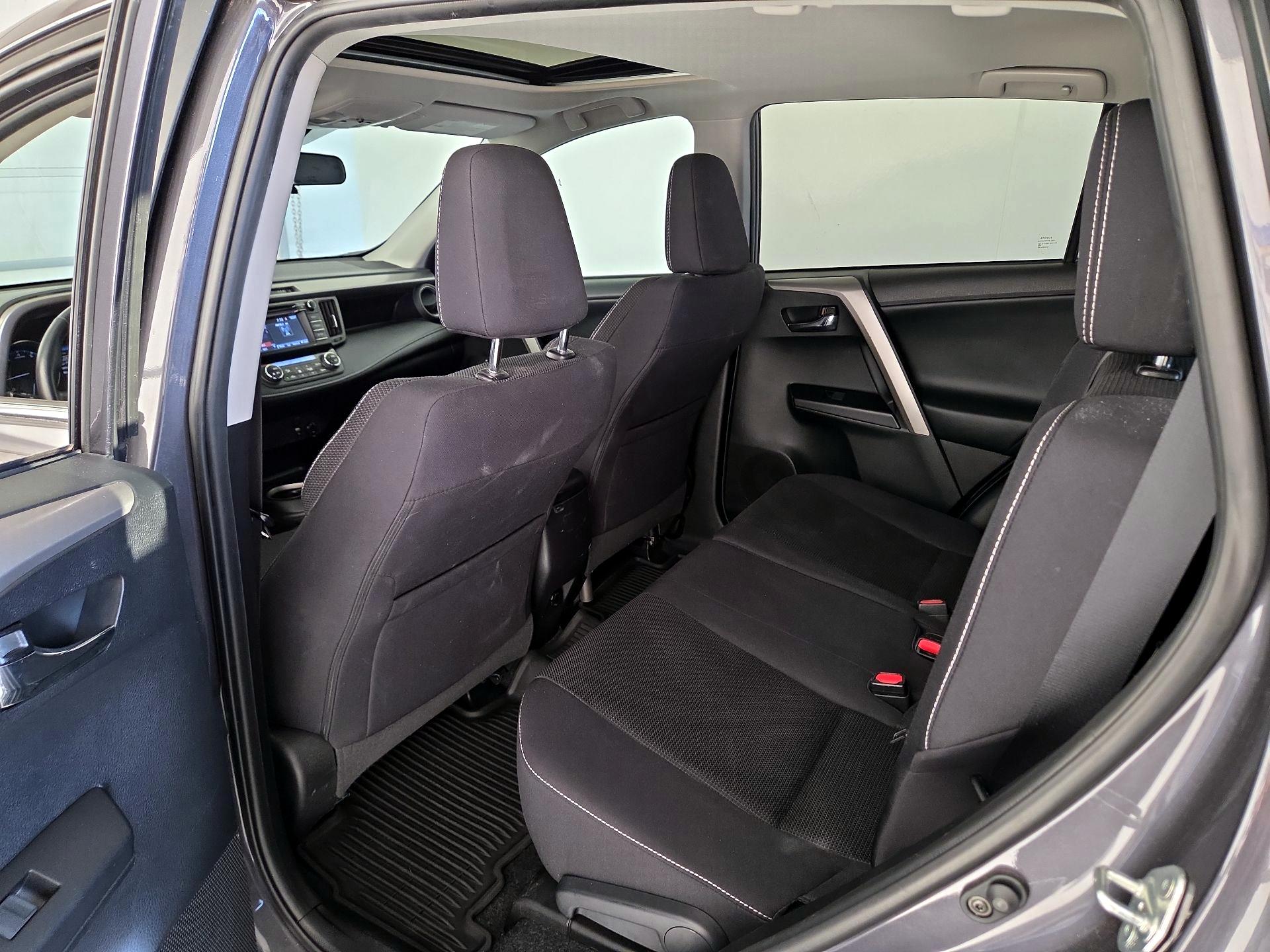 Thumbnail: 2018 Toyota RAV4 - 20