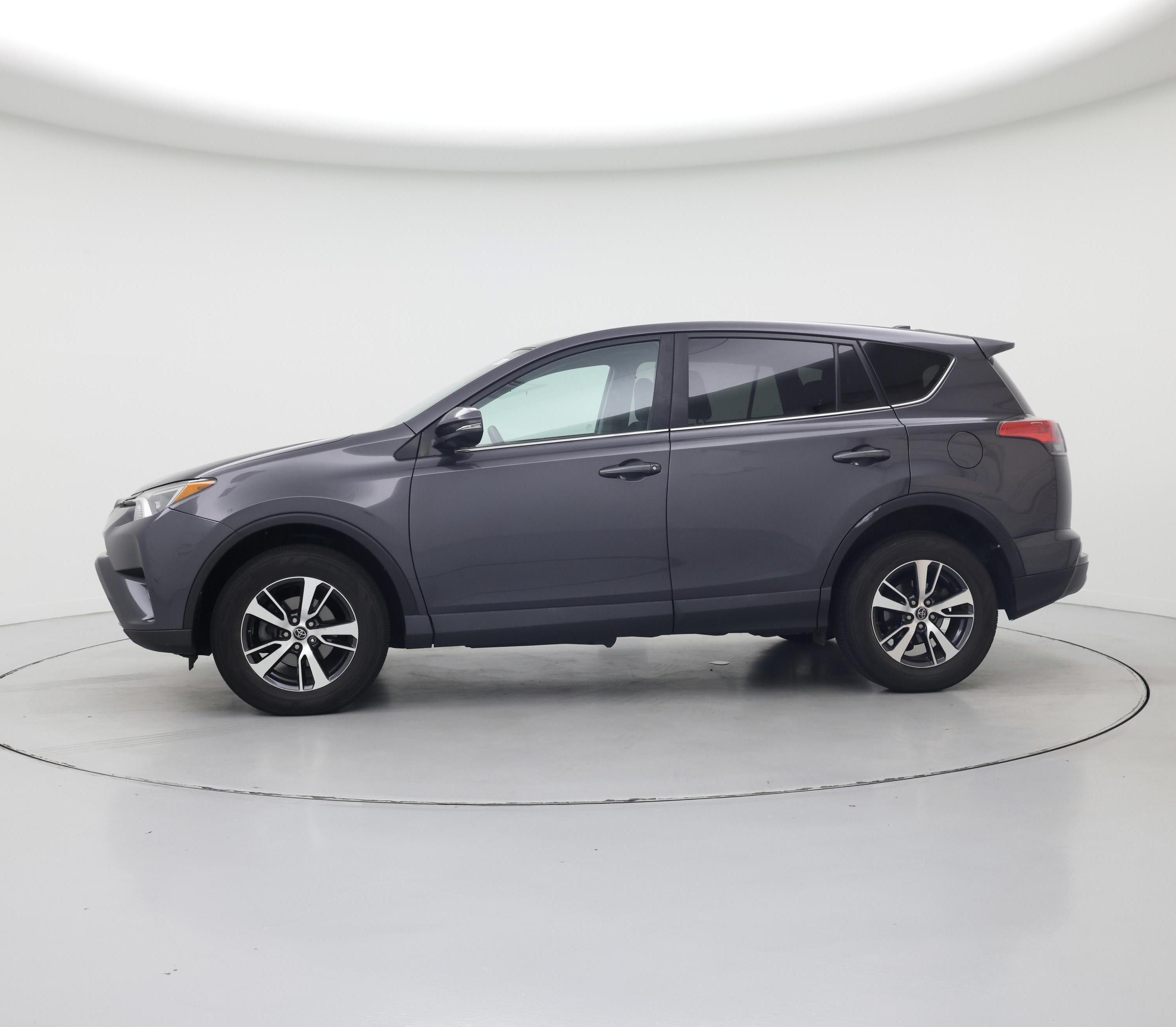 Thumbnail: 2018 Toyota RAV4 - 3