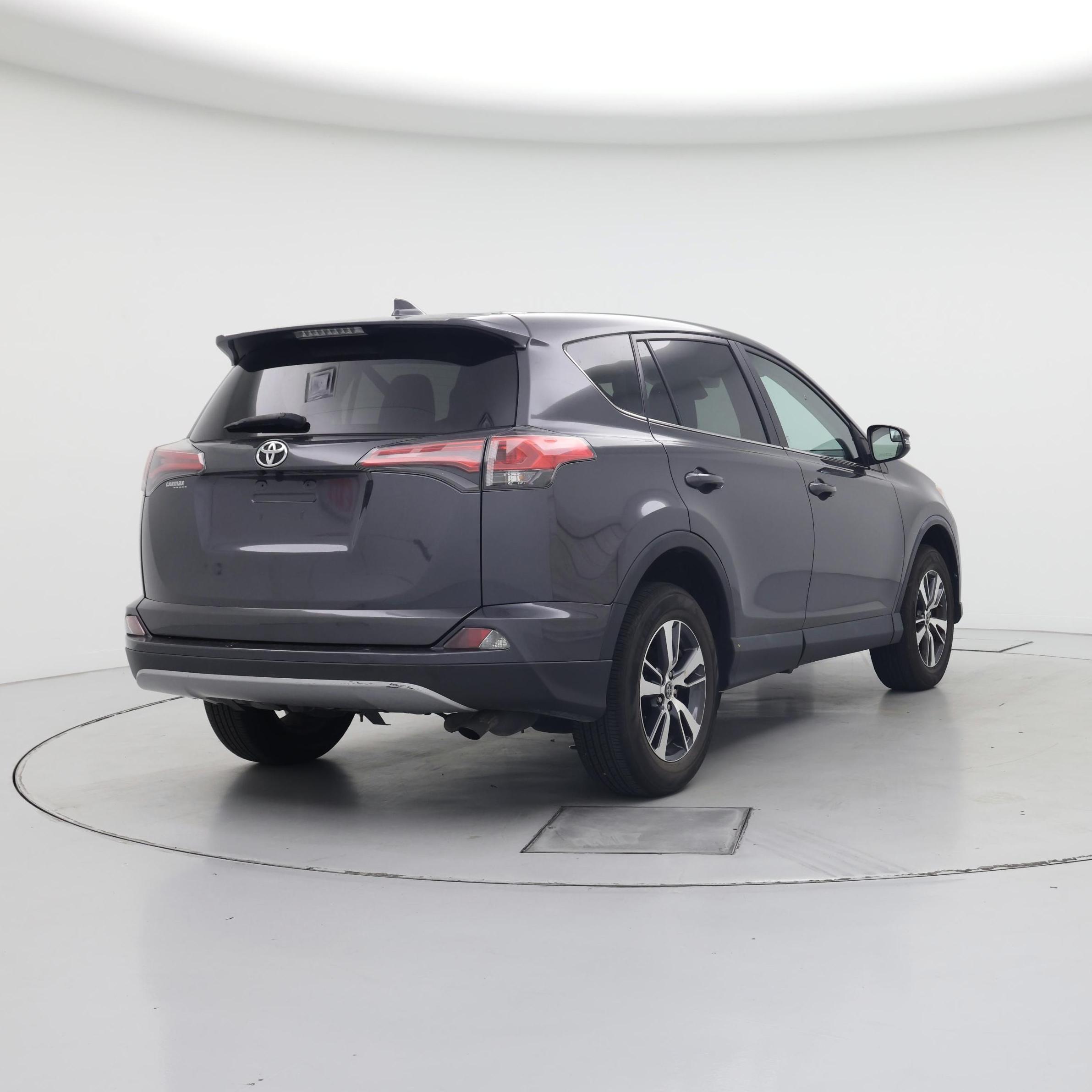 Thumbnail: 2018 Toyota RAV4 - 8