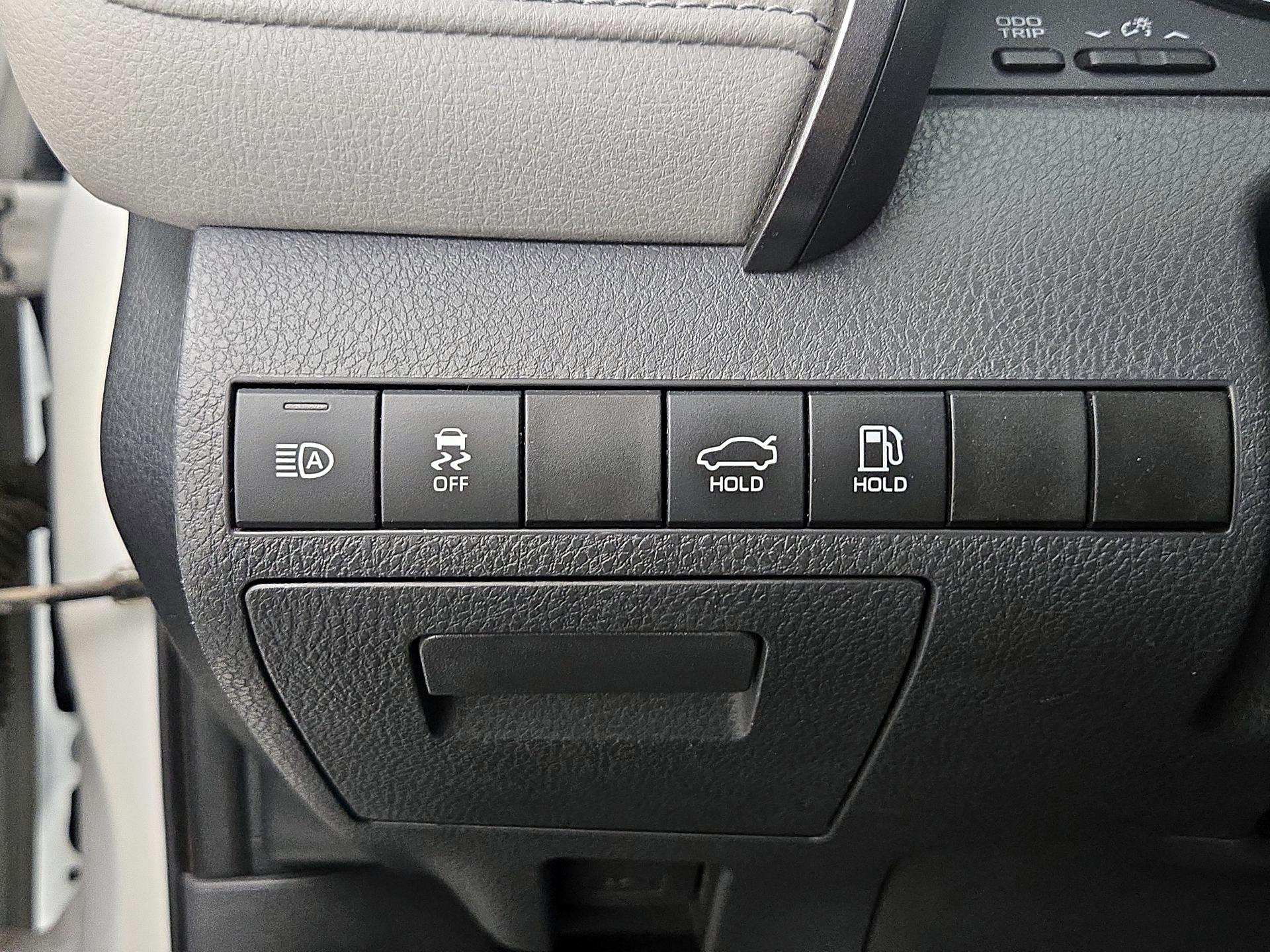 Thumbnail: 2019 Toyota Camry - 13