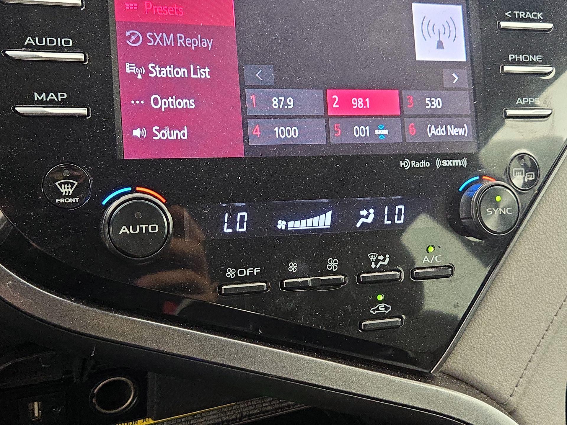 Thumbnail: 2019 Toyota Camry - 16