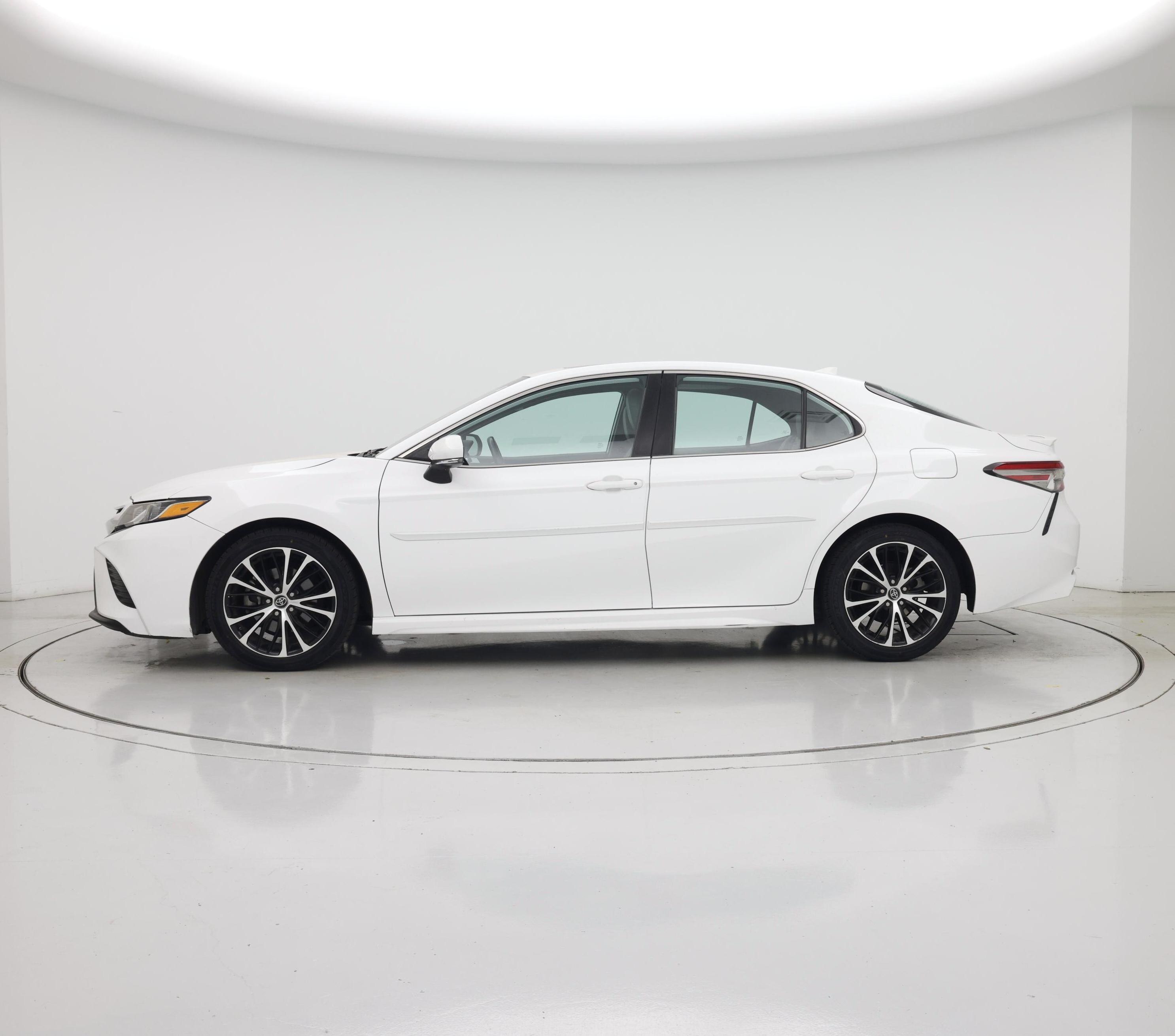 Thumbnail: 2019 Toyota Camry - 3