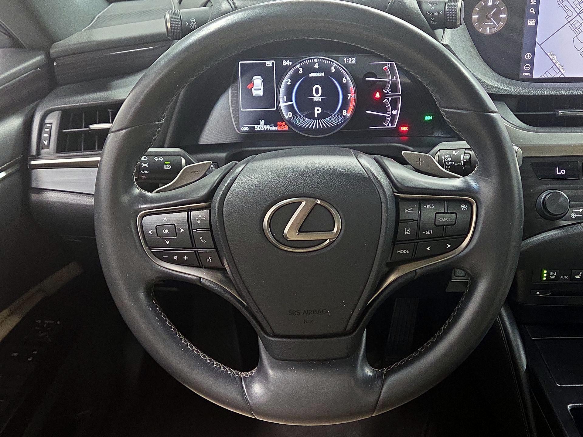 Thumbnail: 2020 Lexus ES - 10