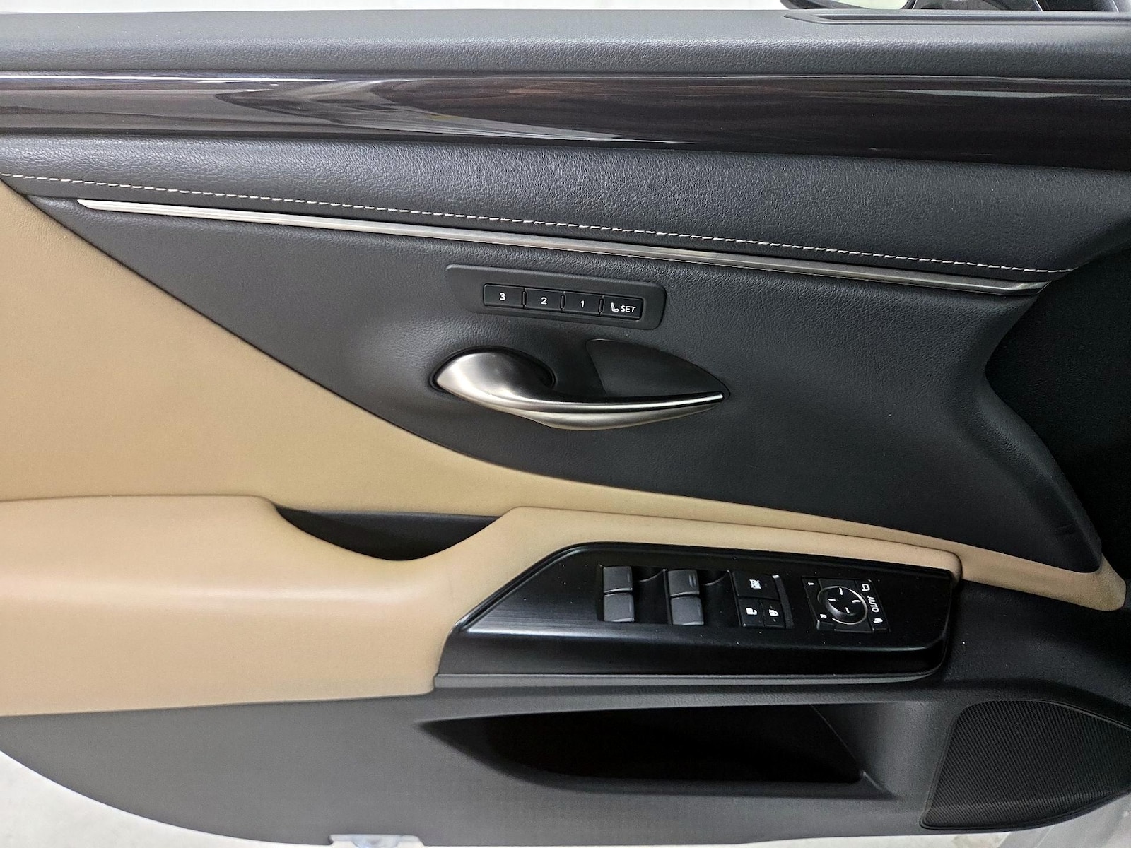 2020 Lexus ES 350 - Photo 13
