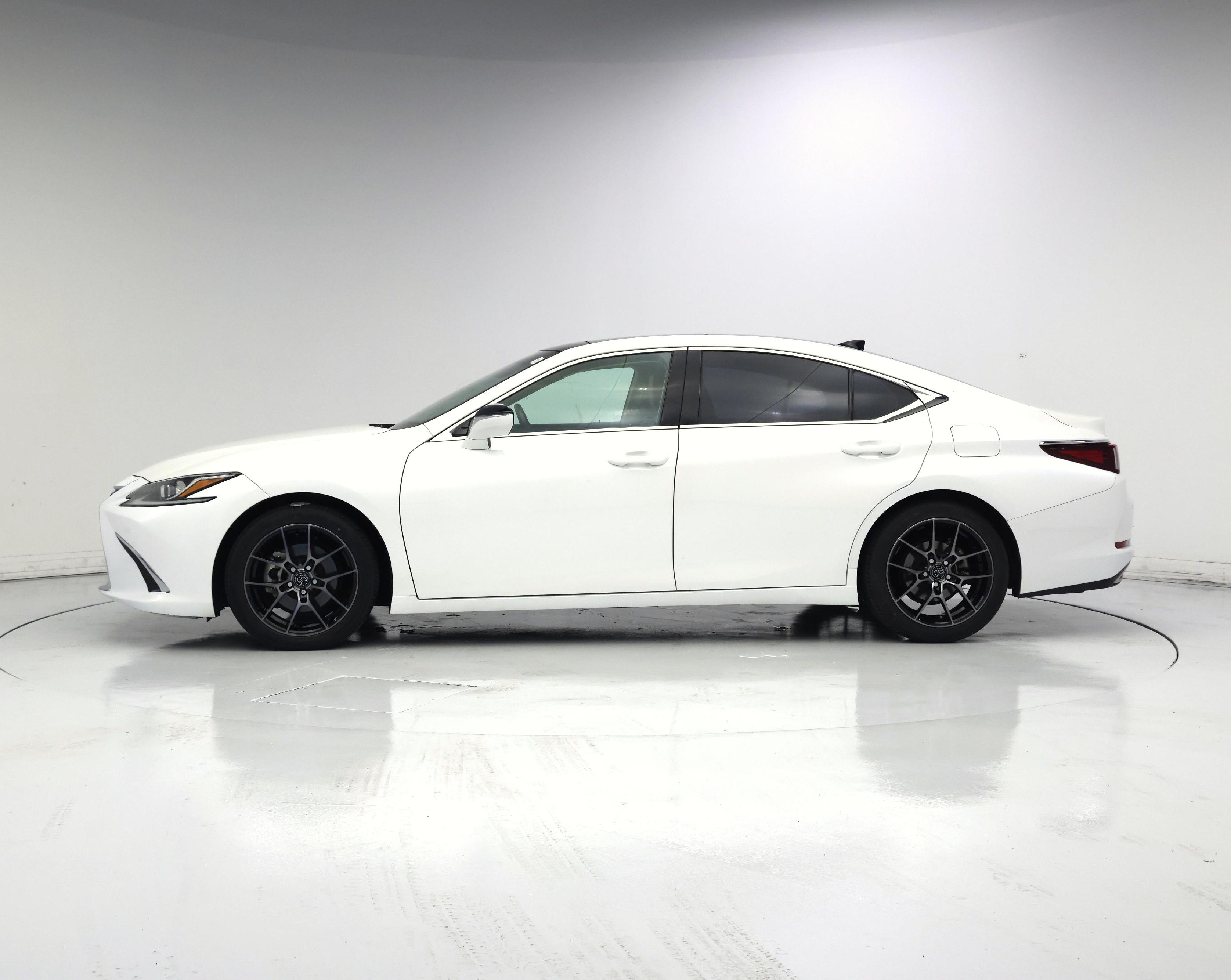 Thumbnail: 2020 Lexus ES - 3
