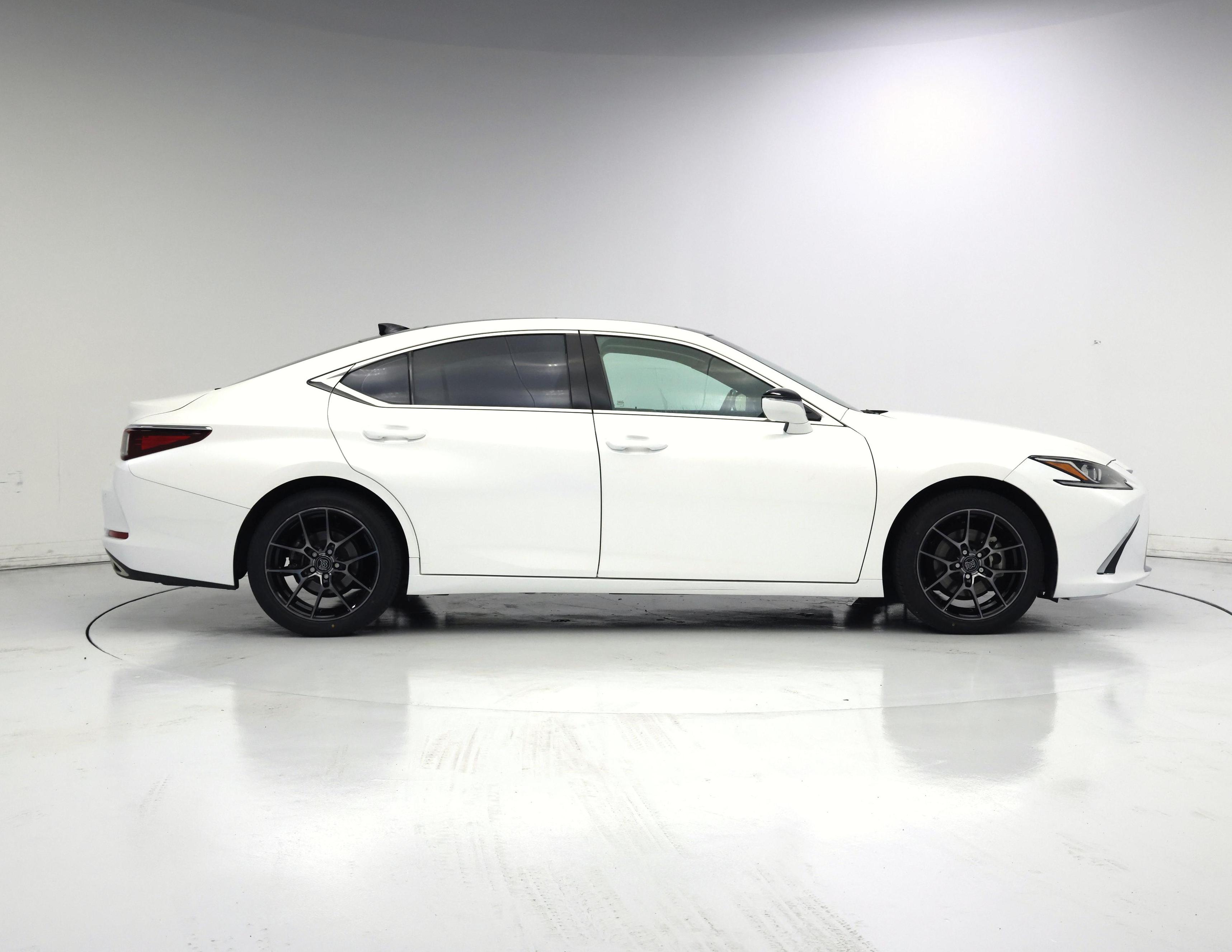 Thumbnail: 2020 Lexus ES - 7