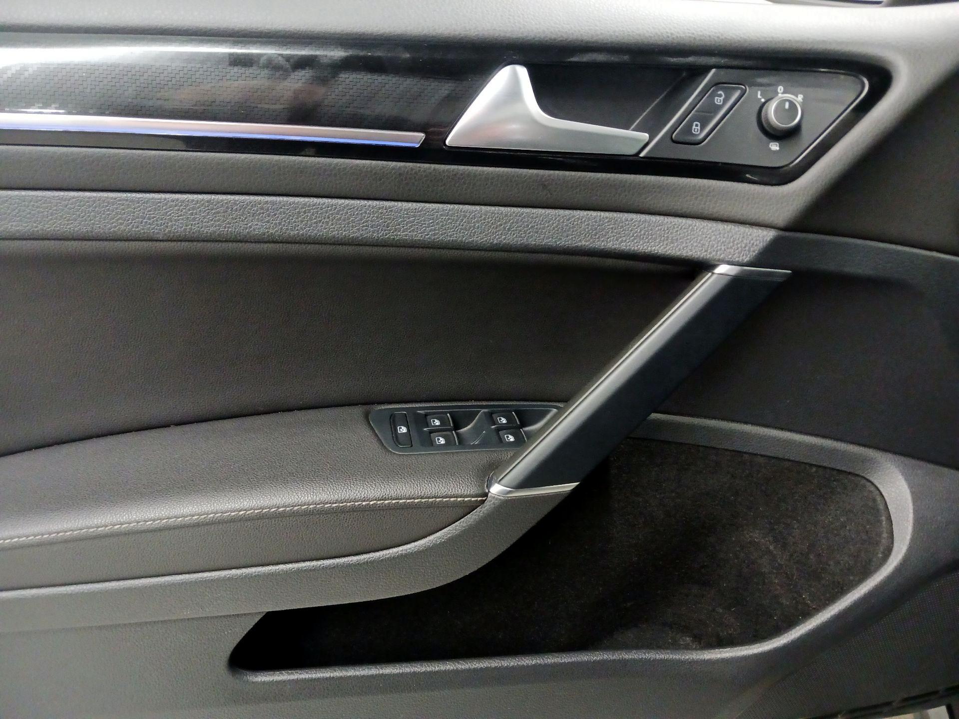 Thumbnail: 2019 Volkswagen Golf - 12