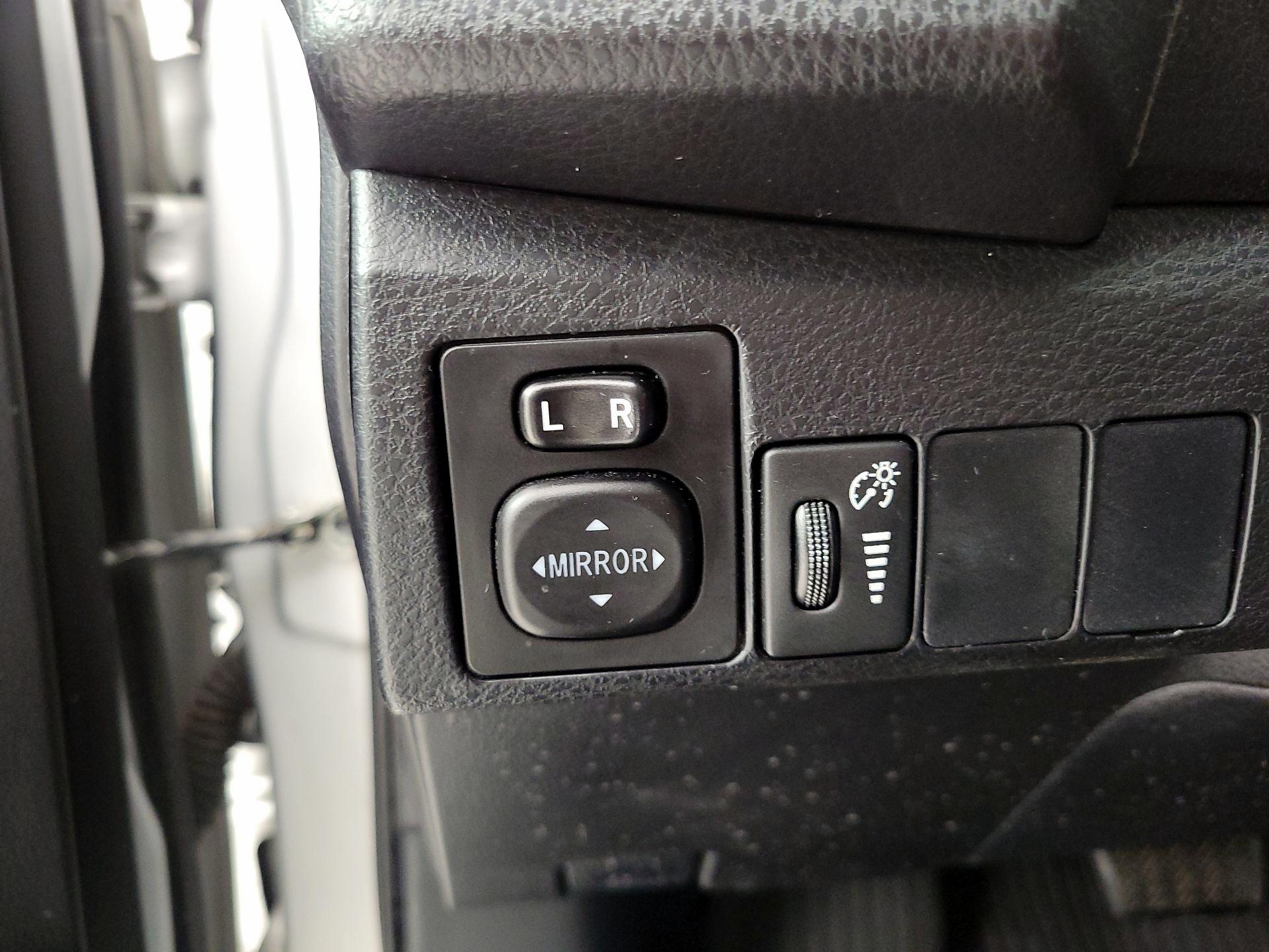 Thumbnail: 2015 Toyota Corolla - 13
