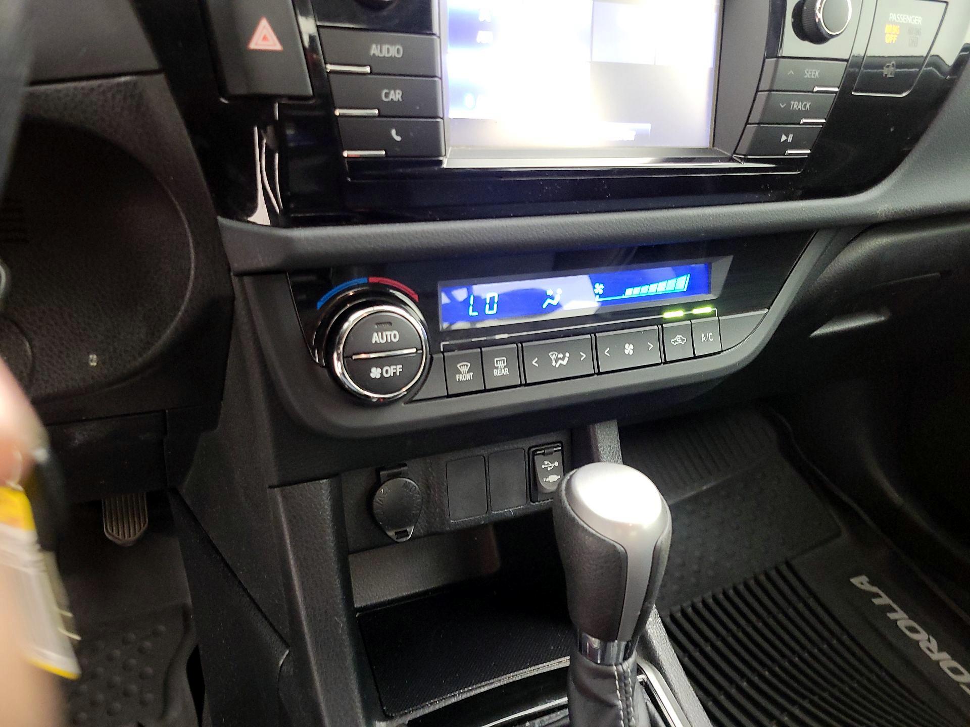 Thumbnail: 2015 Toyota Corolla - 15