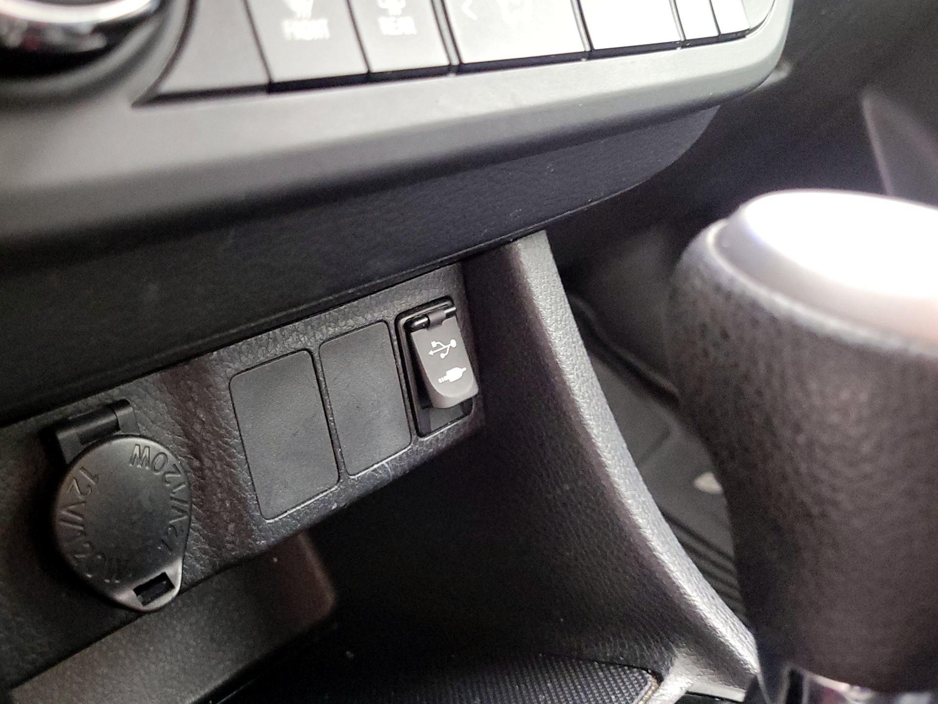 Thumbnail: 2015 Toyota Corolla - 17