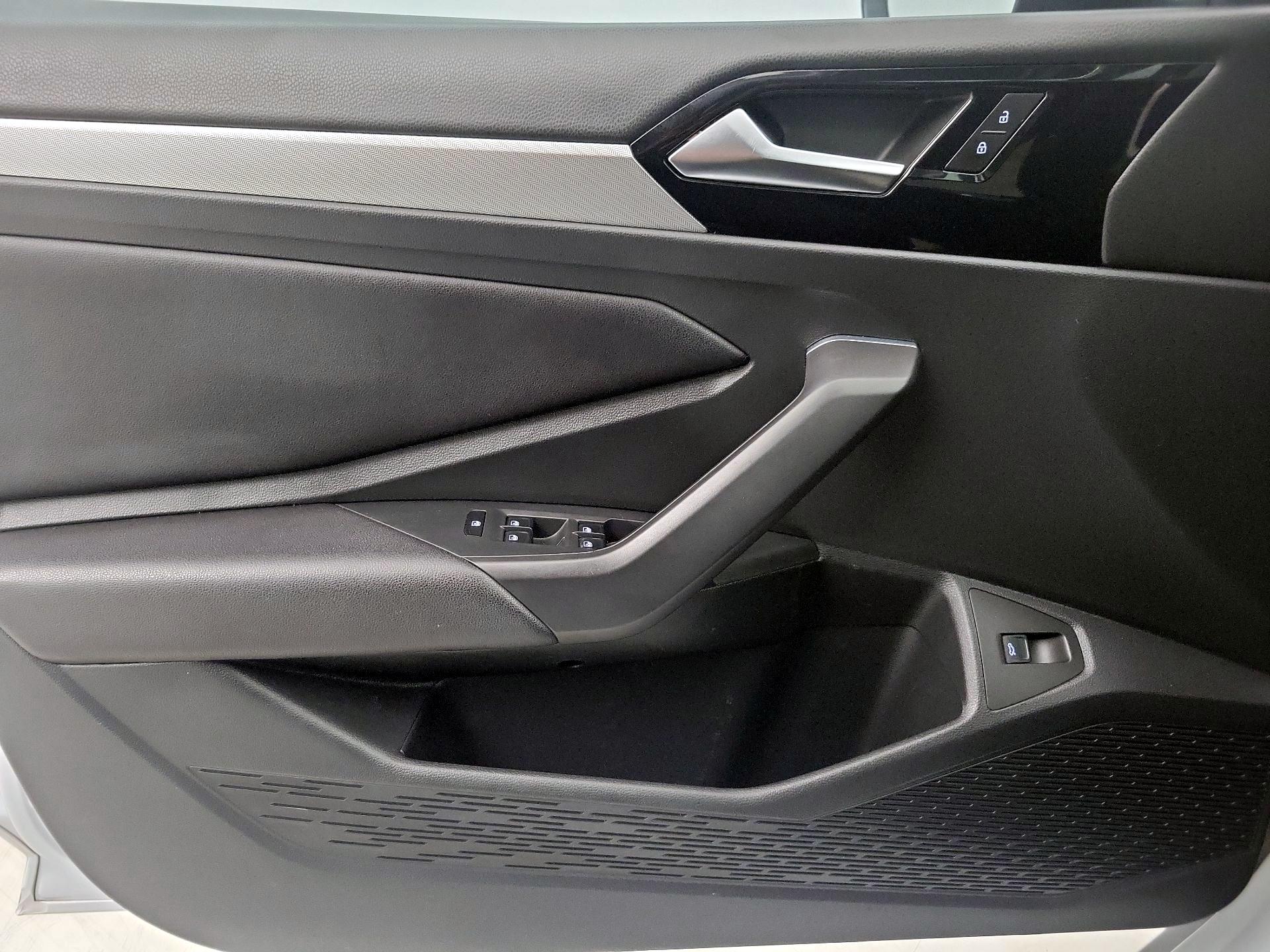 Thumbnail: 2019 Volkswagen Jetta - 12