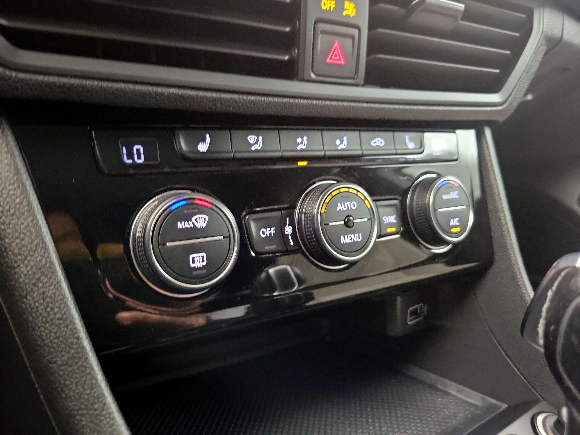 Thumbnail: 2019 Volkswagen Jetta - 16
