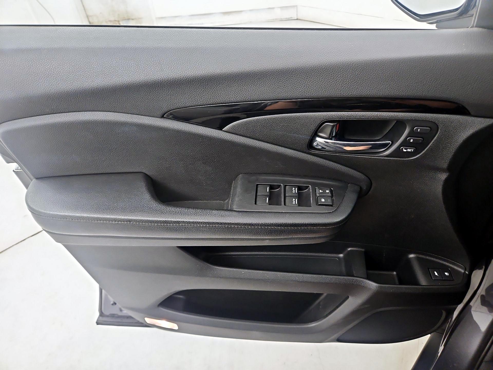 Thumbnail: 2016 Honda Pilot - 12