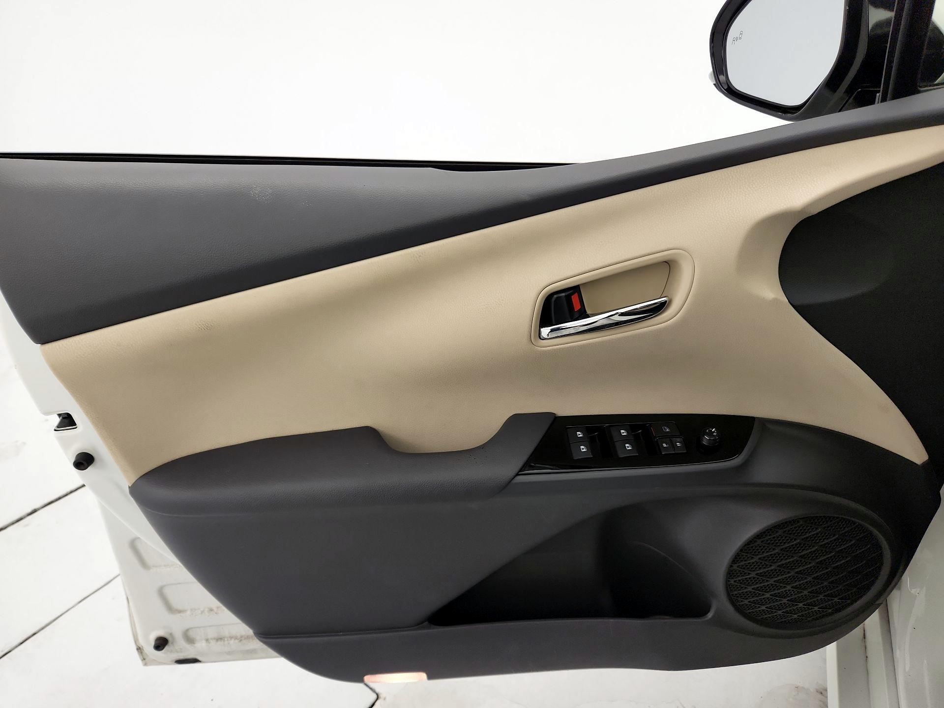 Thumbnail: 2016 Toyota Prius - 12