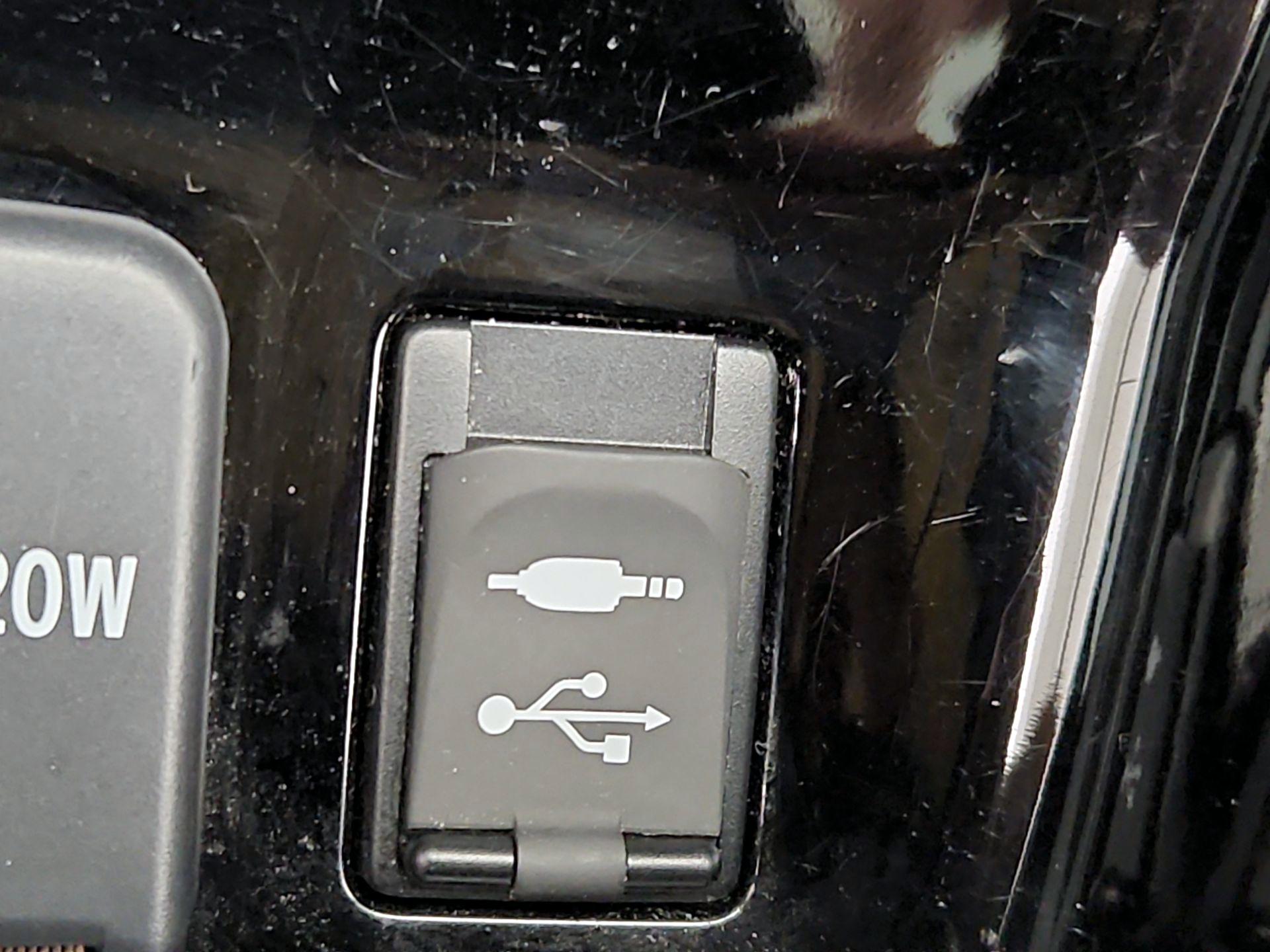 Thumbnail: 2016 Toyota Prius - 18