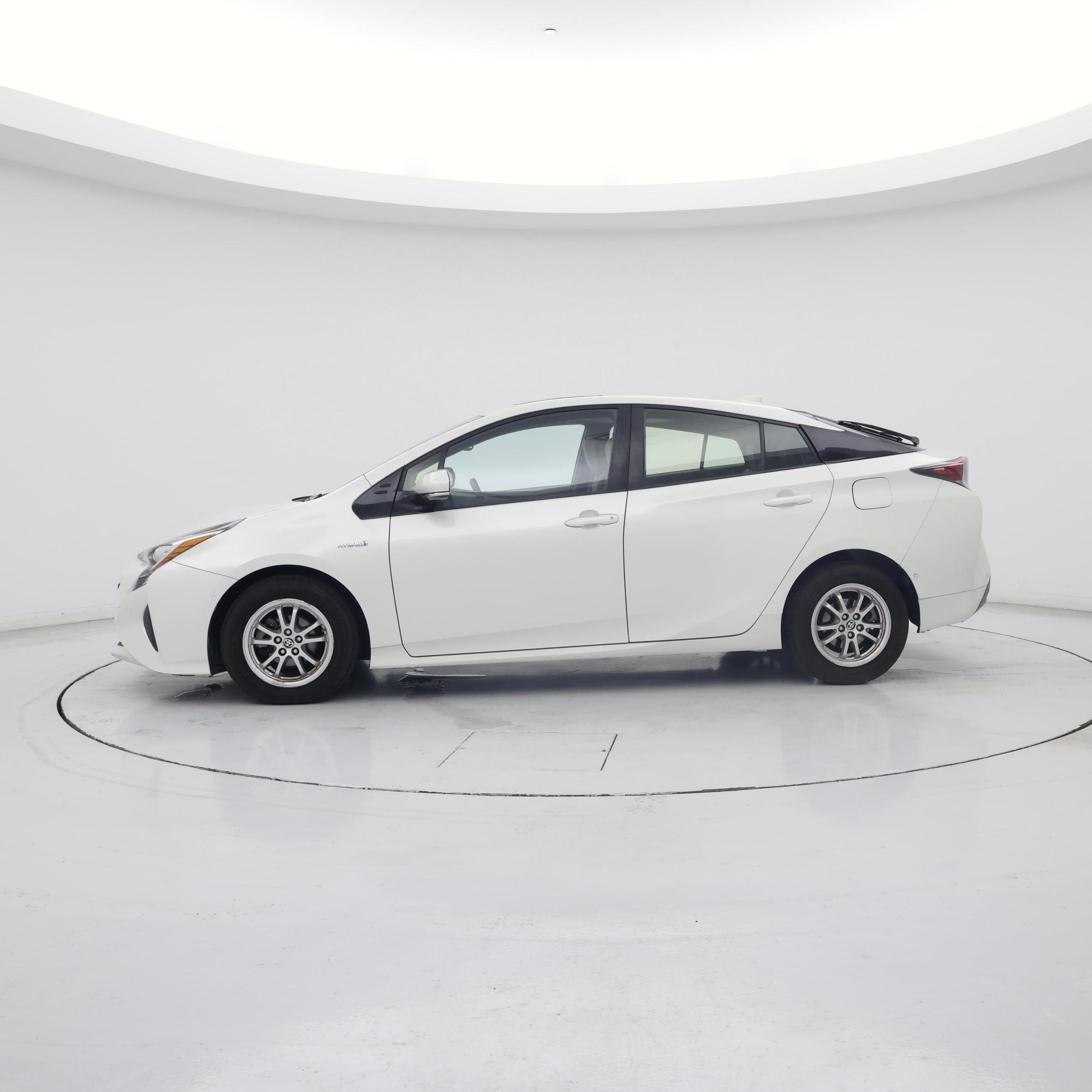 Thumbnail: 2016 Toyota Prius - 3