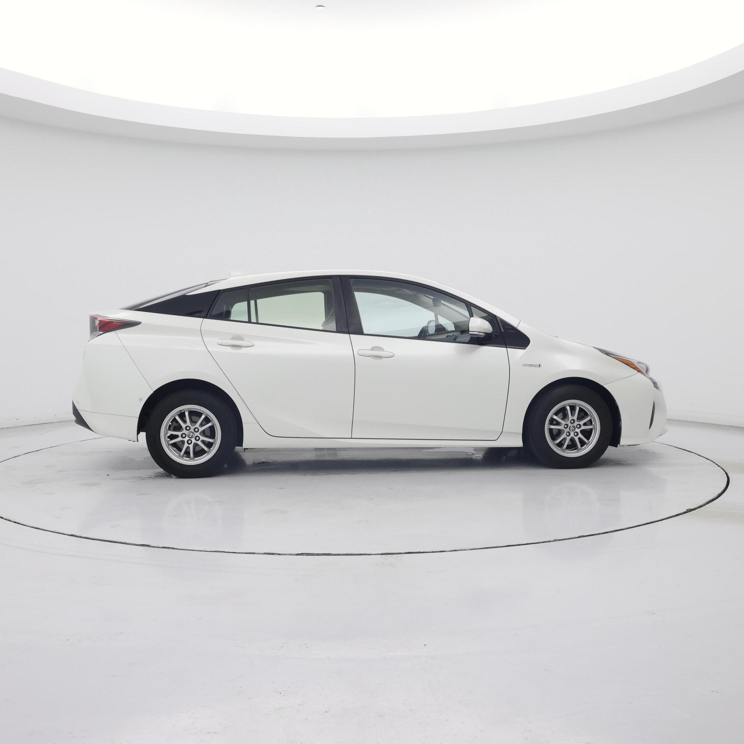 Thumbnail: 2016 Toyota Prius - 7