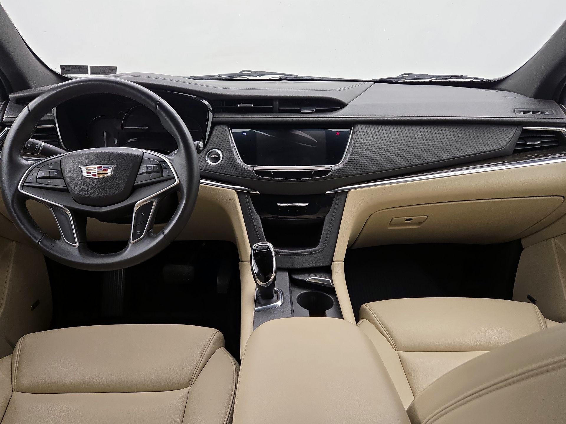 Thumbnail: 2017 Cadillac XT5 - 9