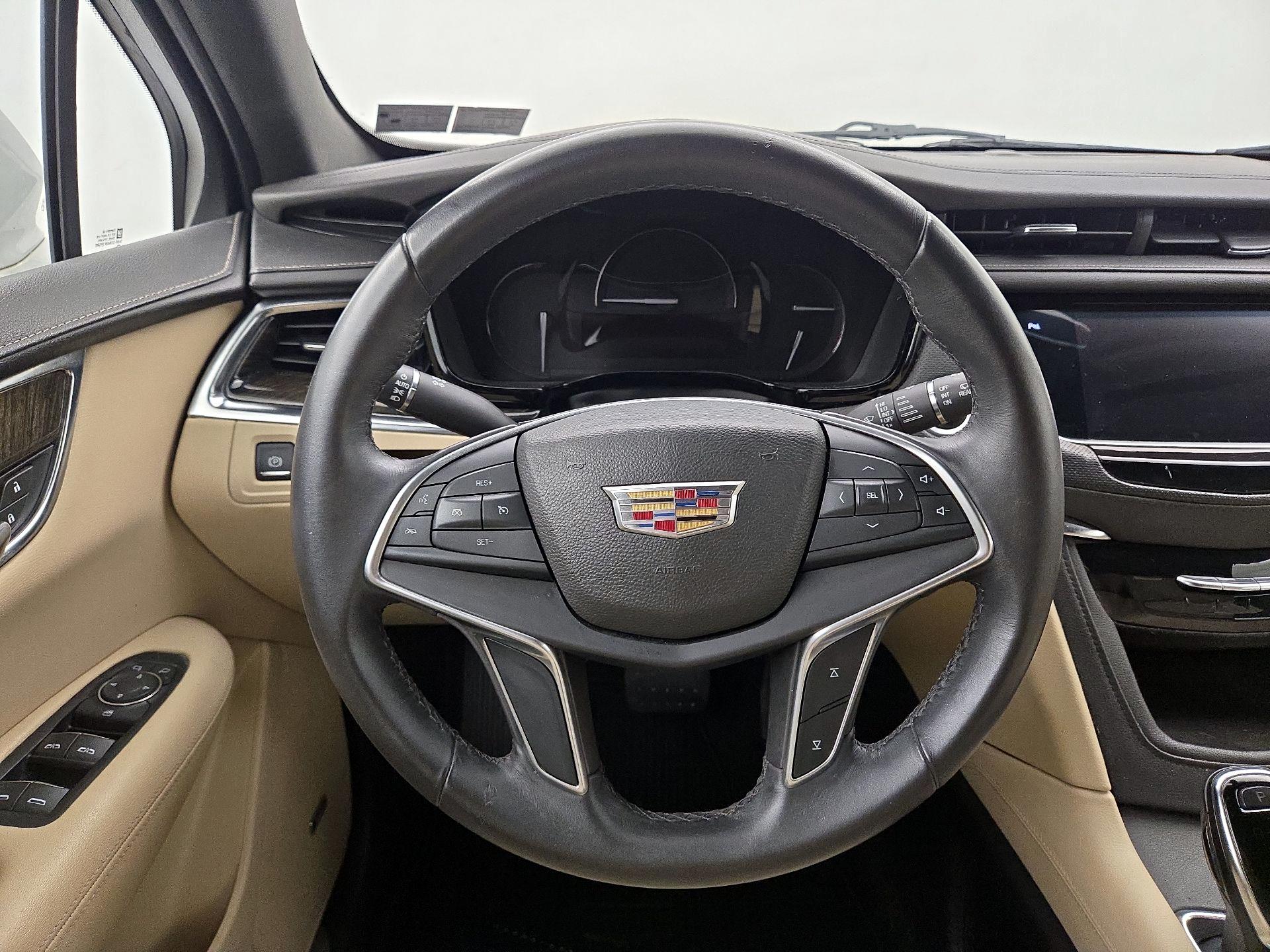 Thumbnail: 2017 Cadillac XT5 - 10