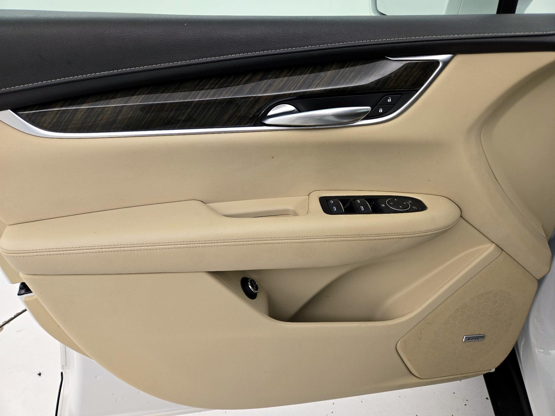 Thumbnail: 2017 Cadillac XT5 - 12