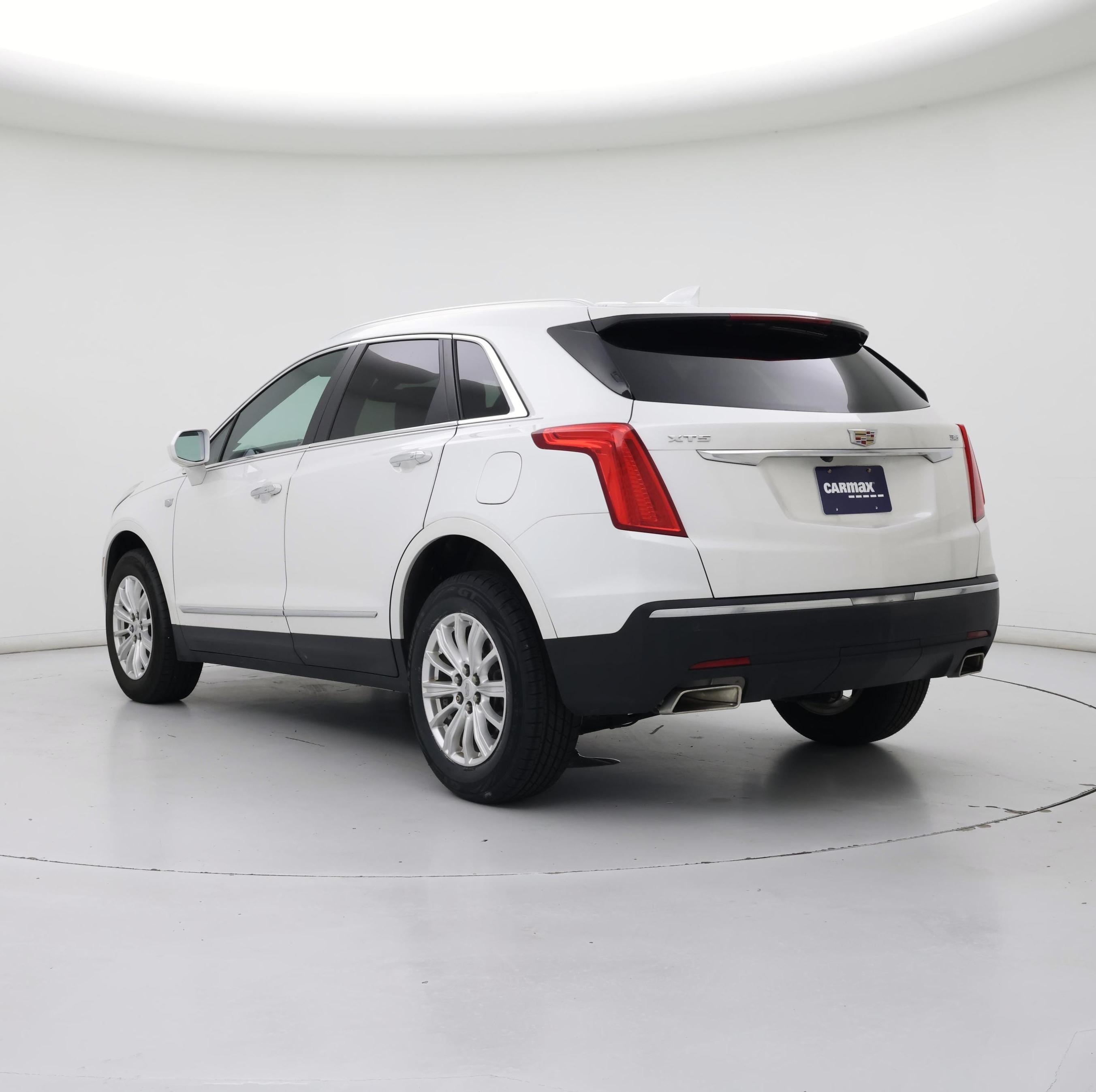 Thumbnail: 2017 Cadillac XT5 - 2