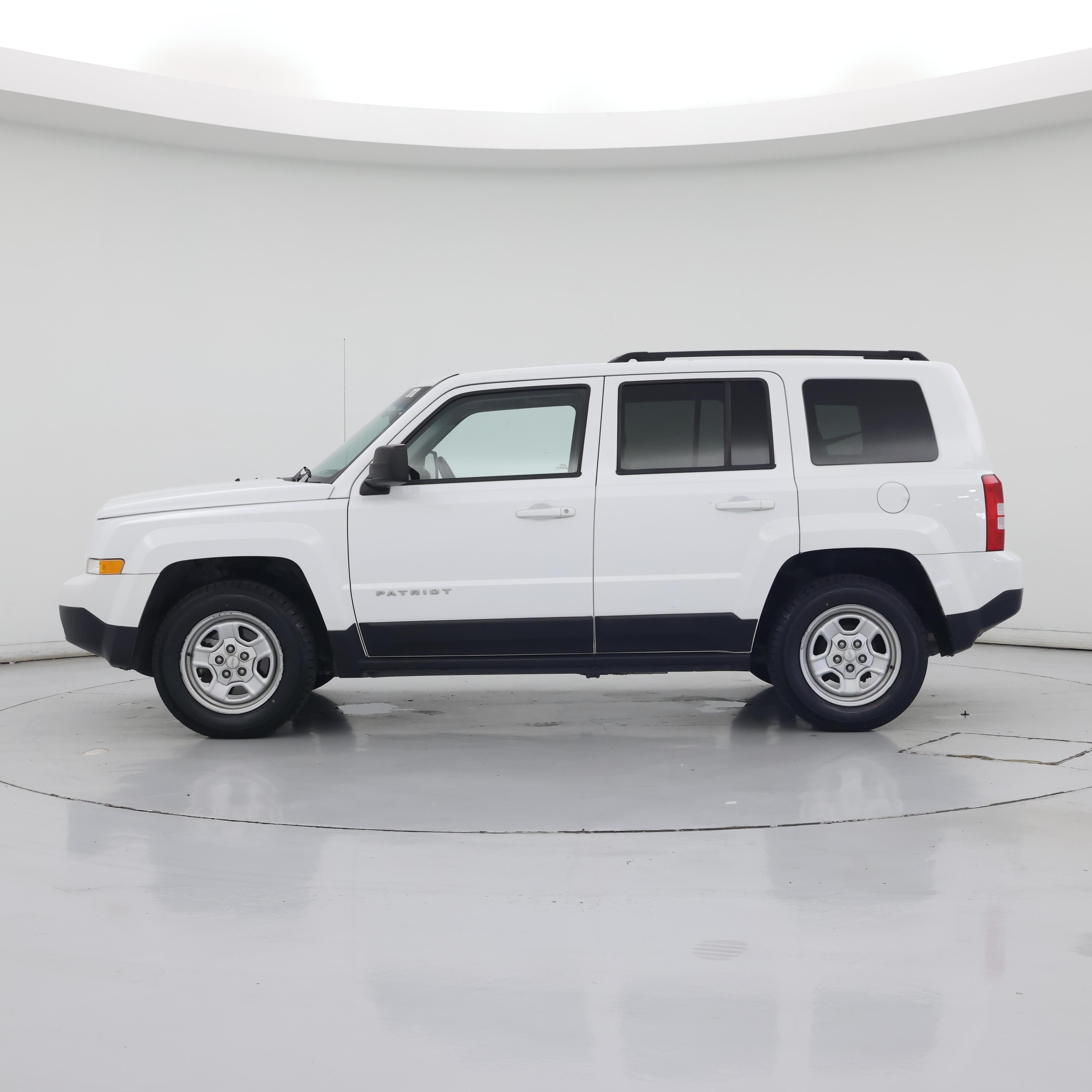 Thumbnail: 2014 Jeep Patriot - 3