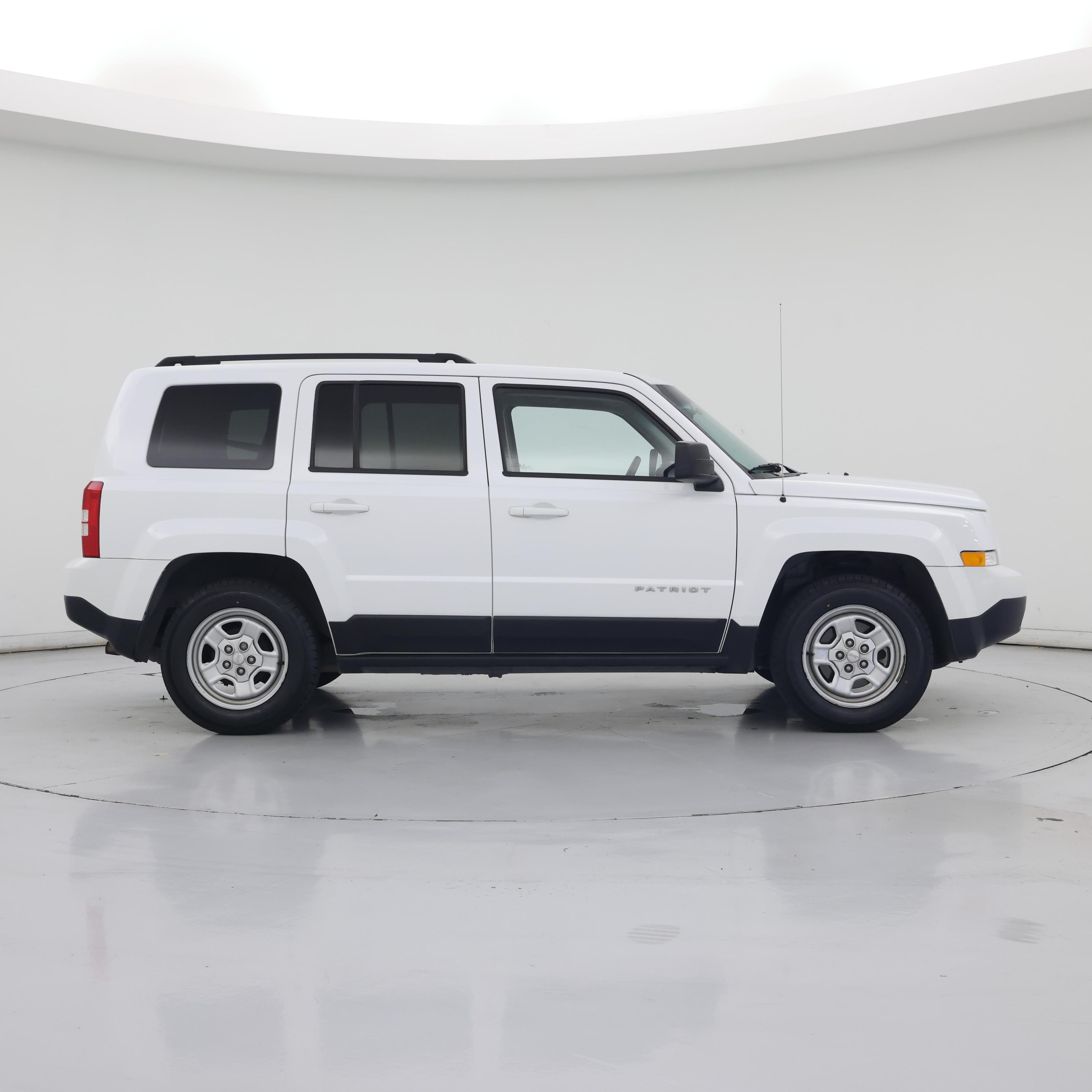 Thumbnail: 2014 Jeep Patriot - 7