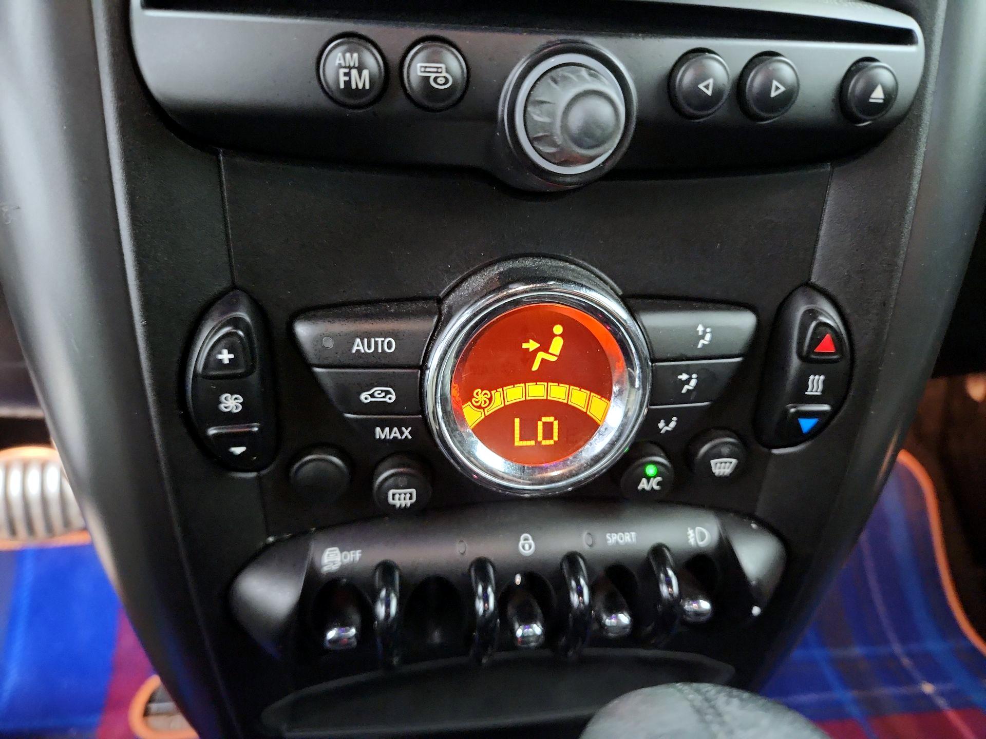 Thumbnail: 2015 MINI Cooper Countryman - 15