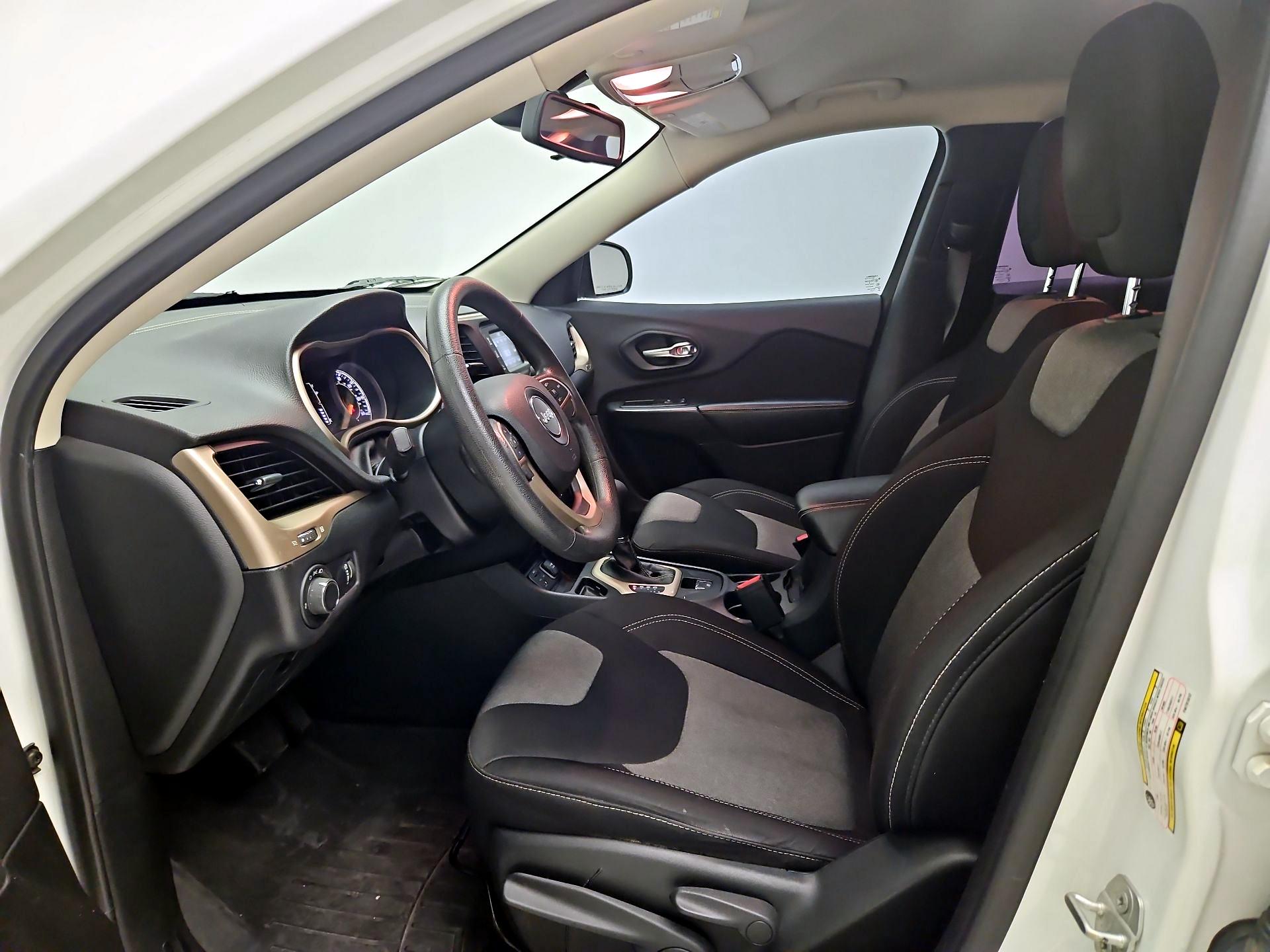 Thumbnail: 2015 Jeep Cherokee - 11