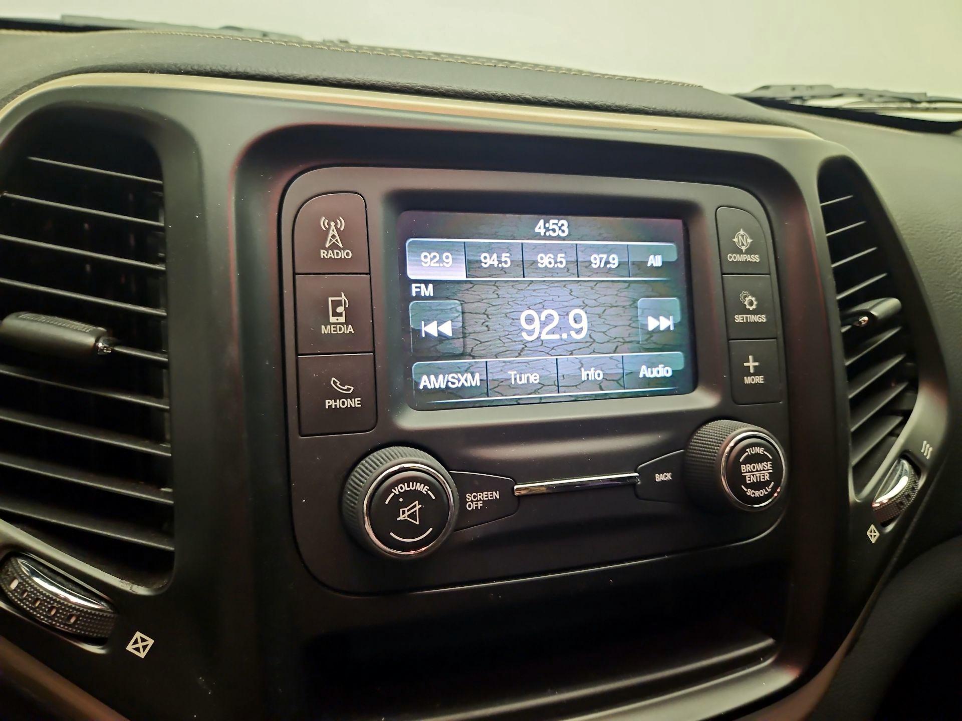 Thumbnail: 2015 Jeep Cherokee - 14